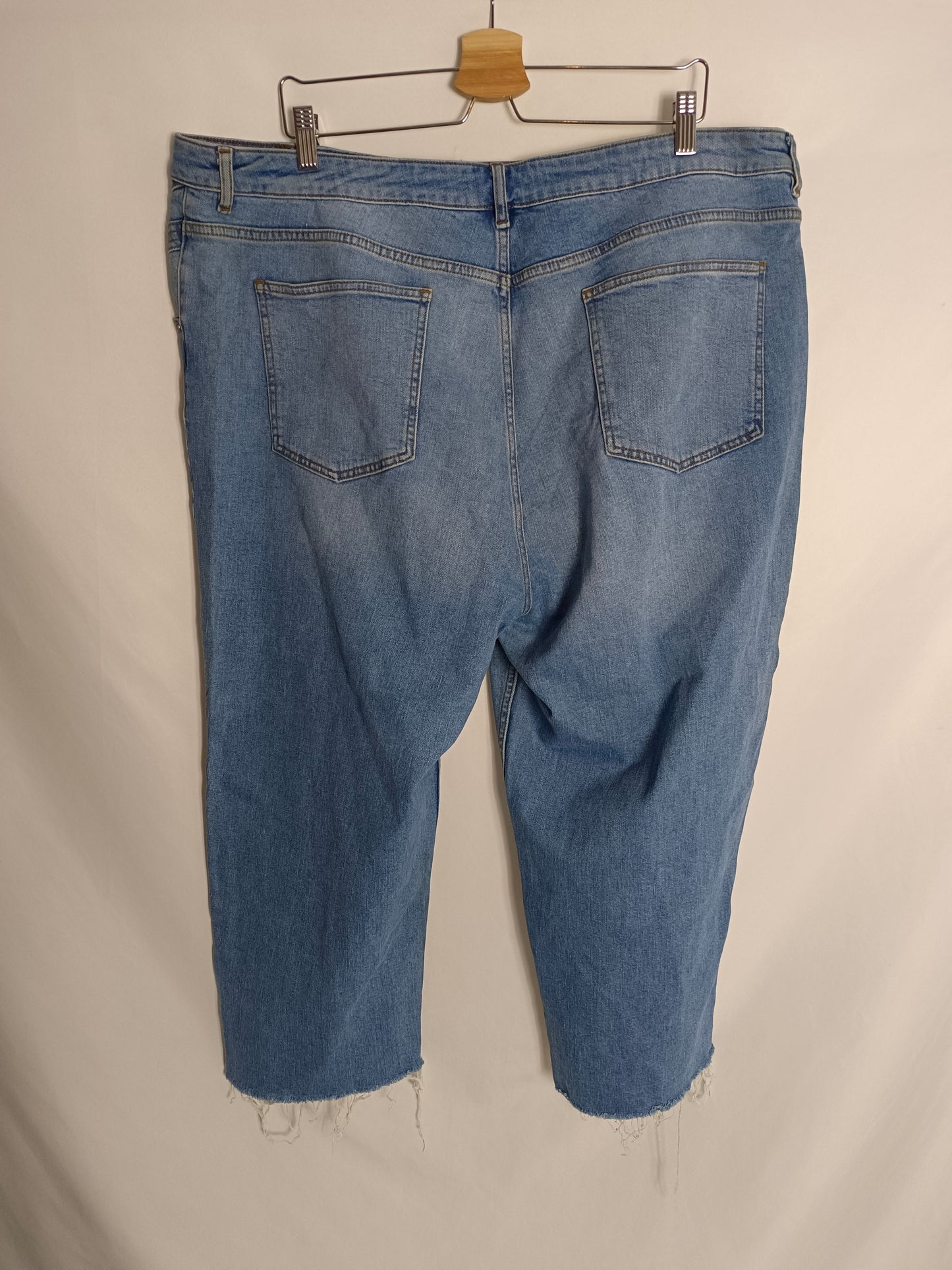ASOS. Pantalón vaquero rotos T.52