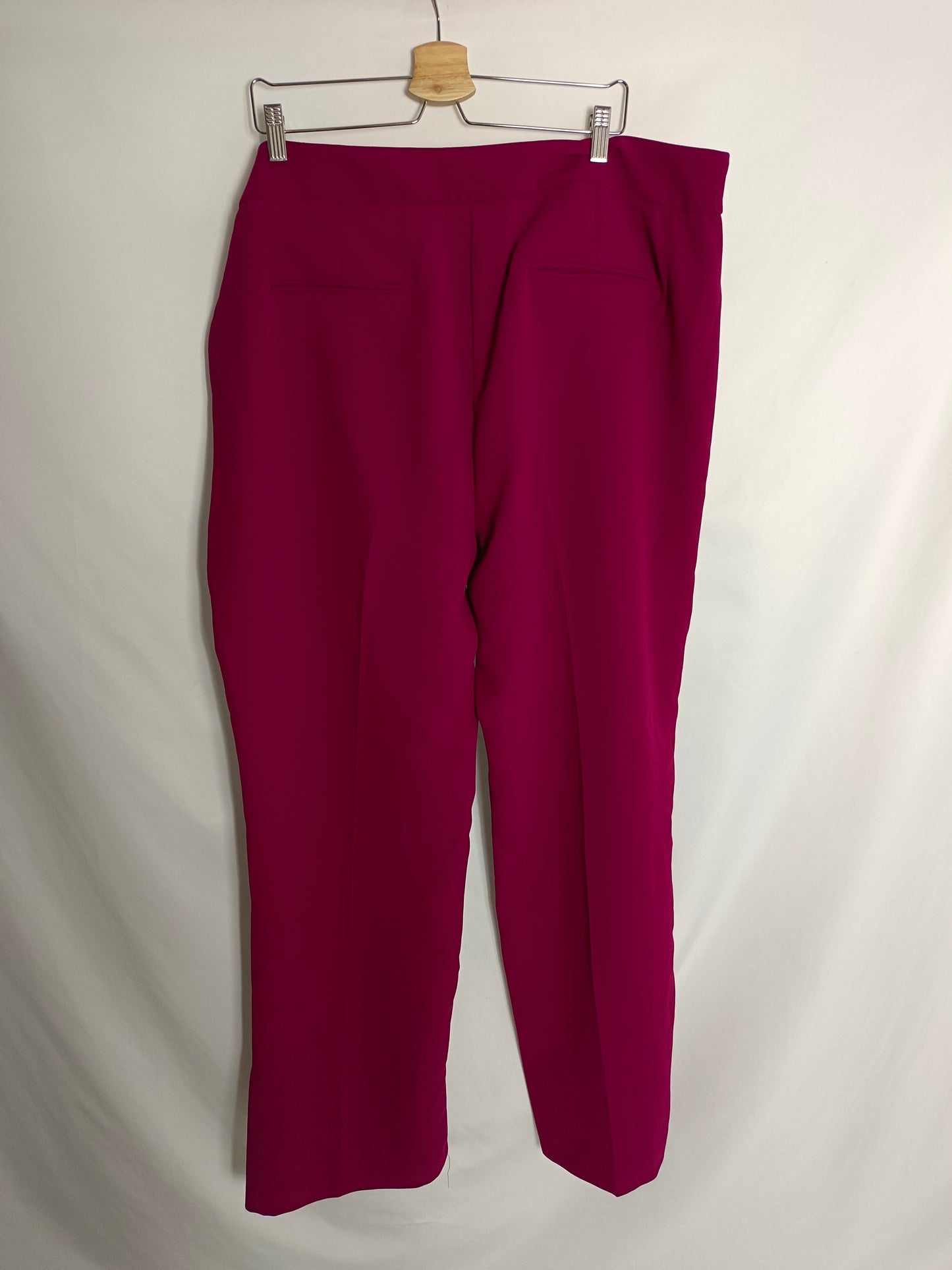 VIOLETA BY MANGO. Pantalón pinzas burdeos T.54
