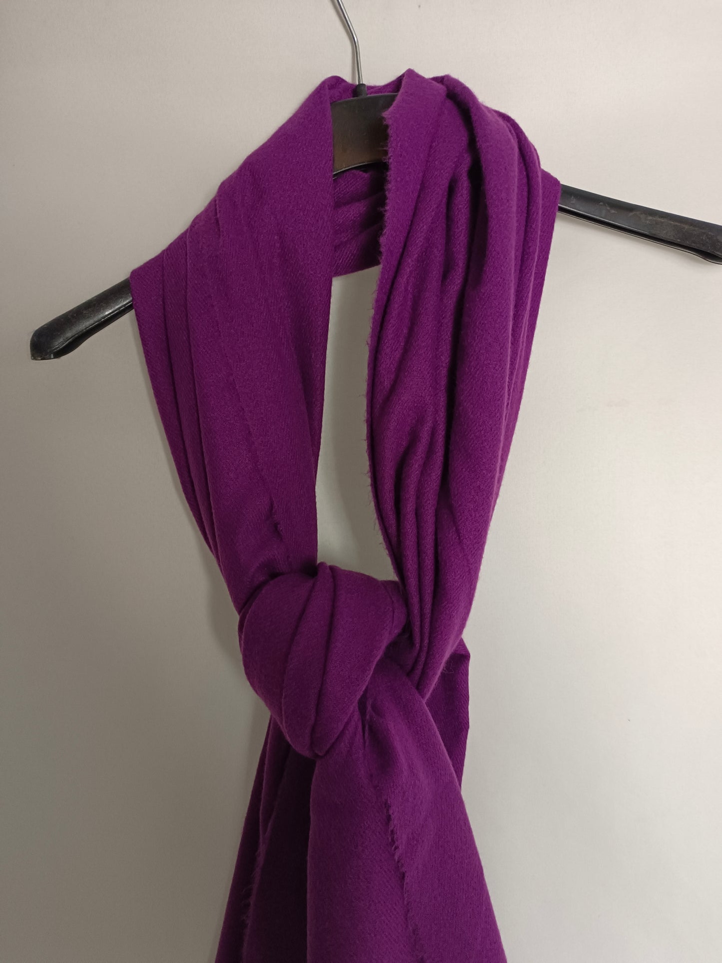 OTRAS. Bufanda morada