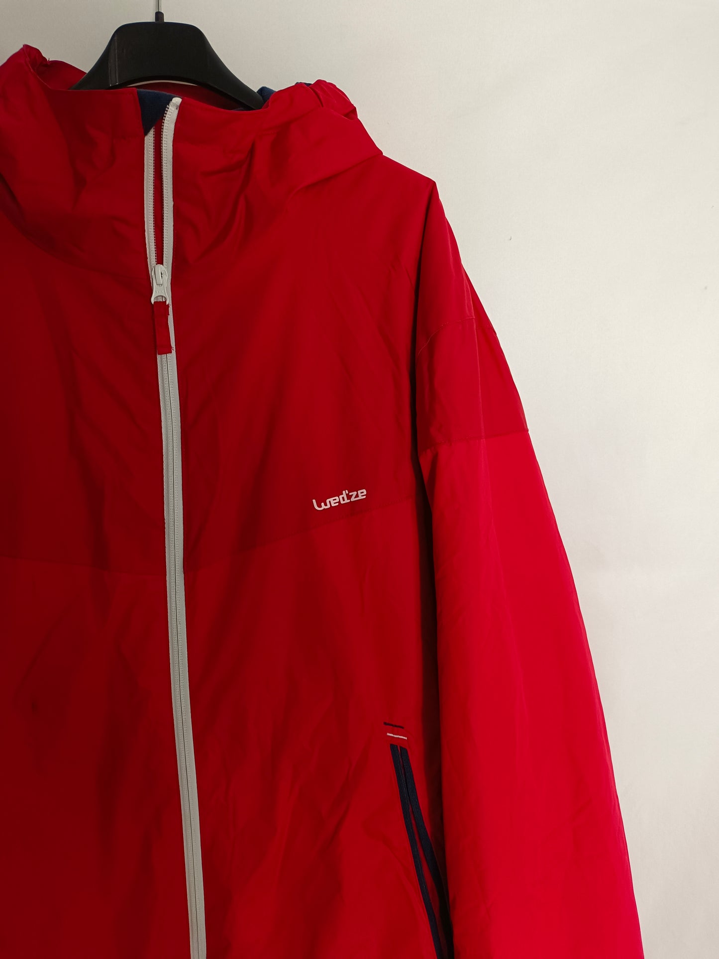 DECATHLON. Abrigo rojo impermeable T.3xl