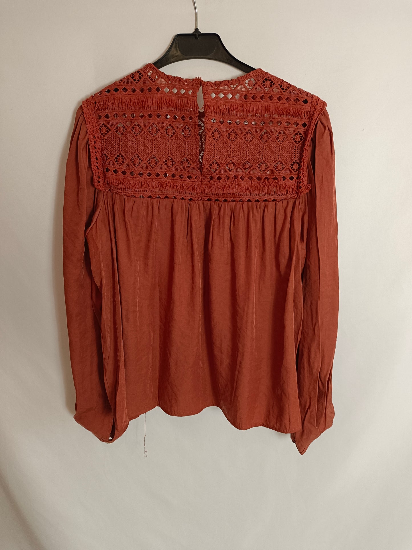 SFERA. Tile blouse with lace neckline Ts