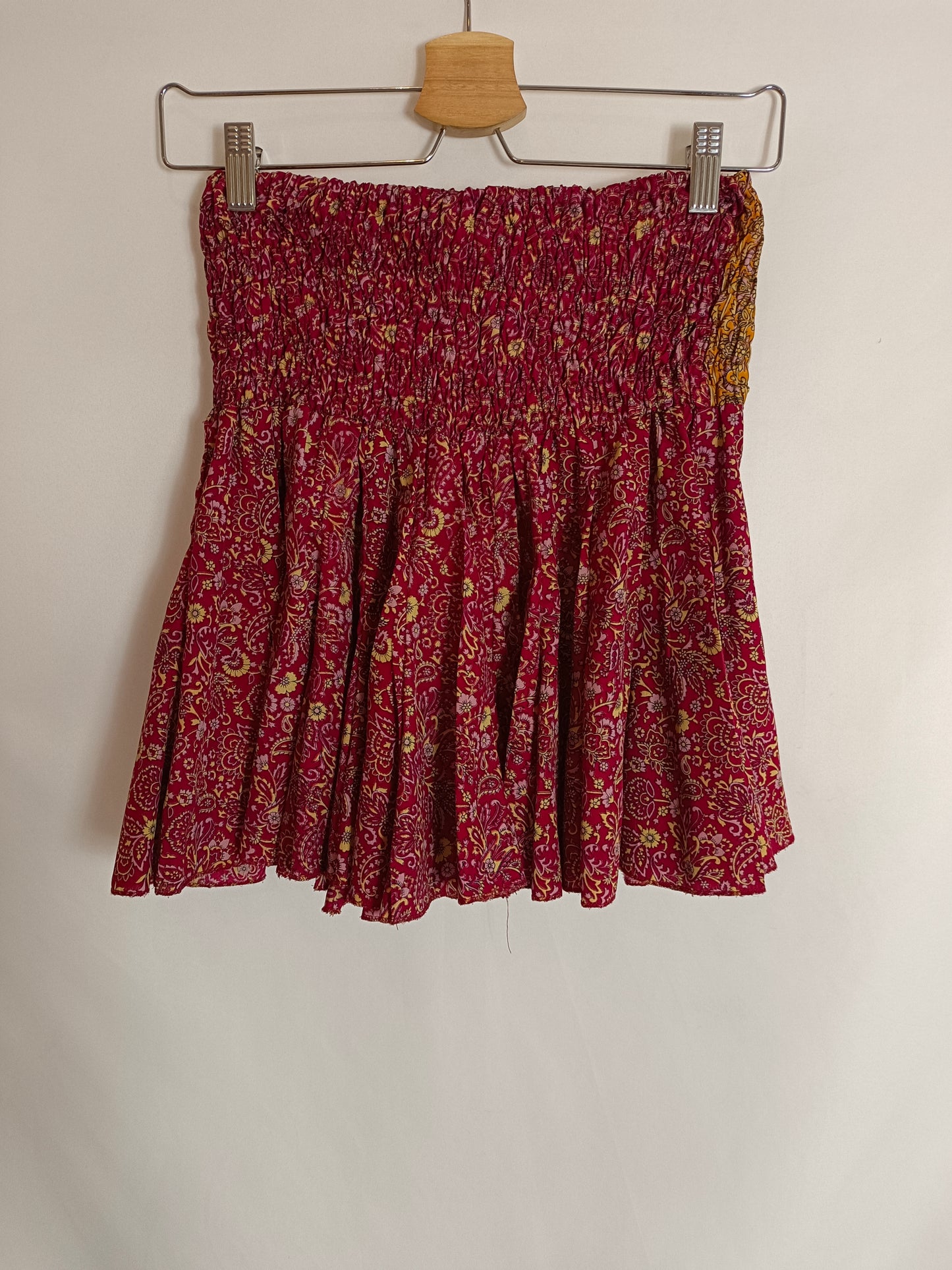 COLINE. Burgundy floral Ts skirt