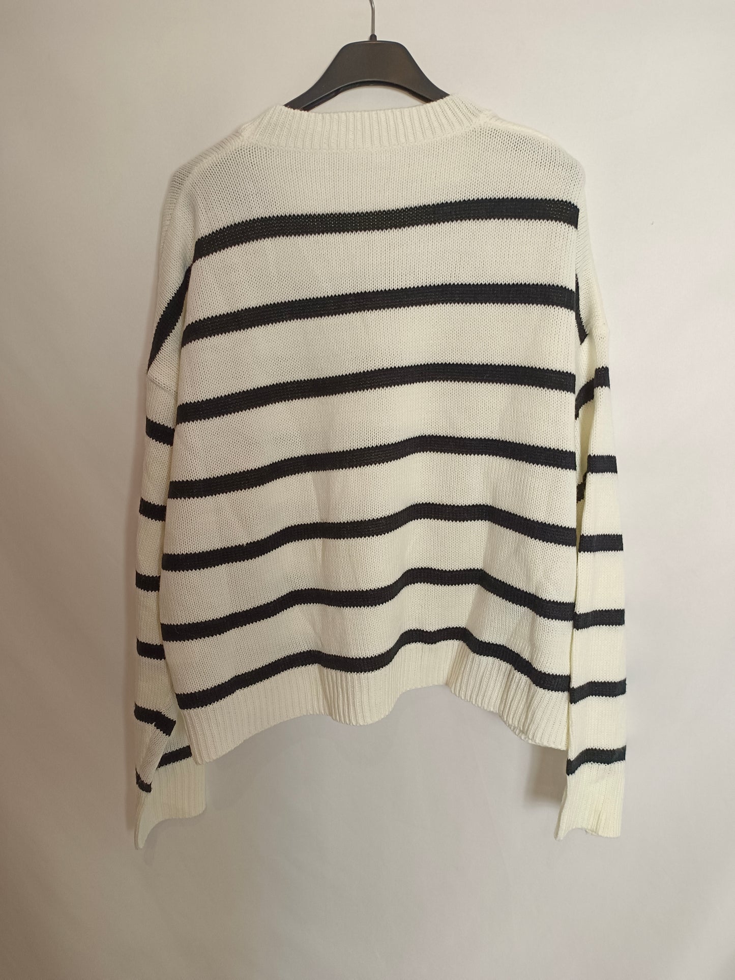 SHEIN. Jersey blanco rayas T.l