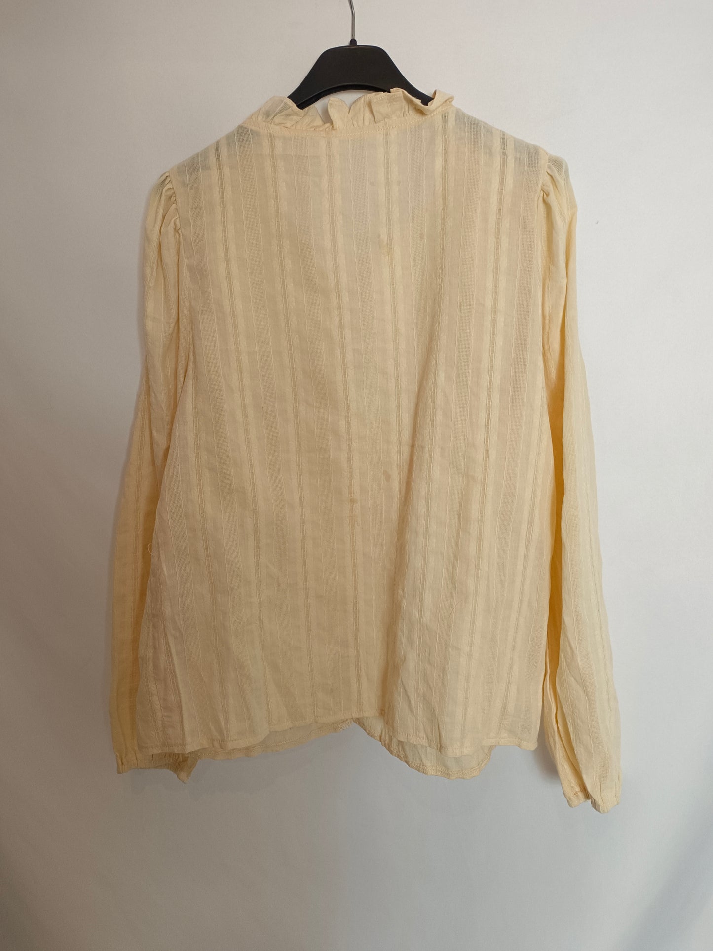 DAZY. Beige lace blouse Tl