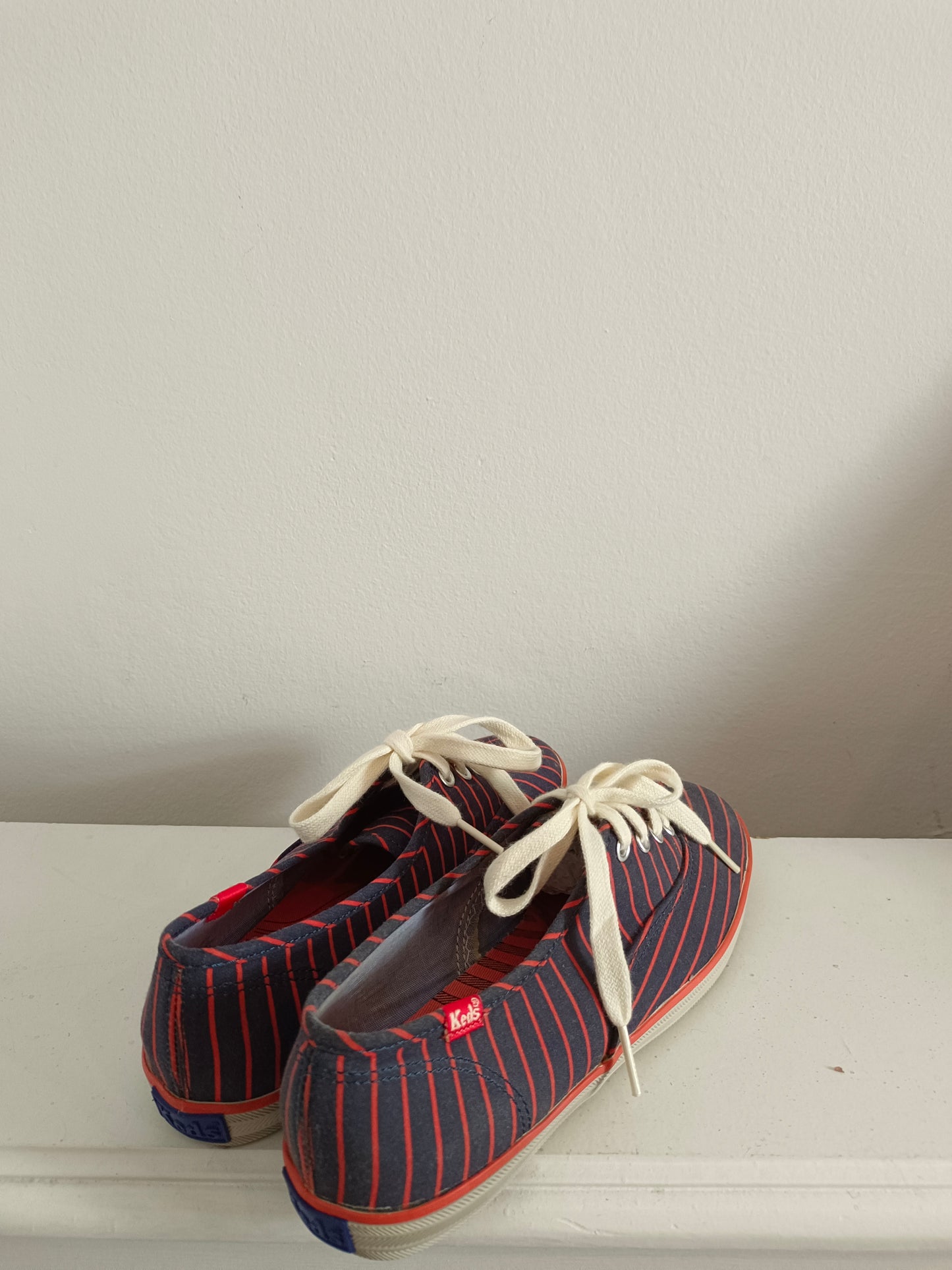 KEDS. Zapatillas lona gris rayas T.37