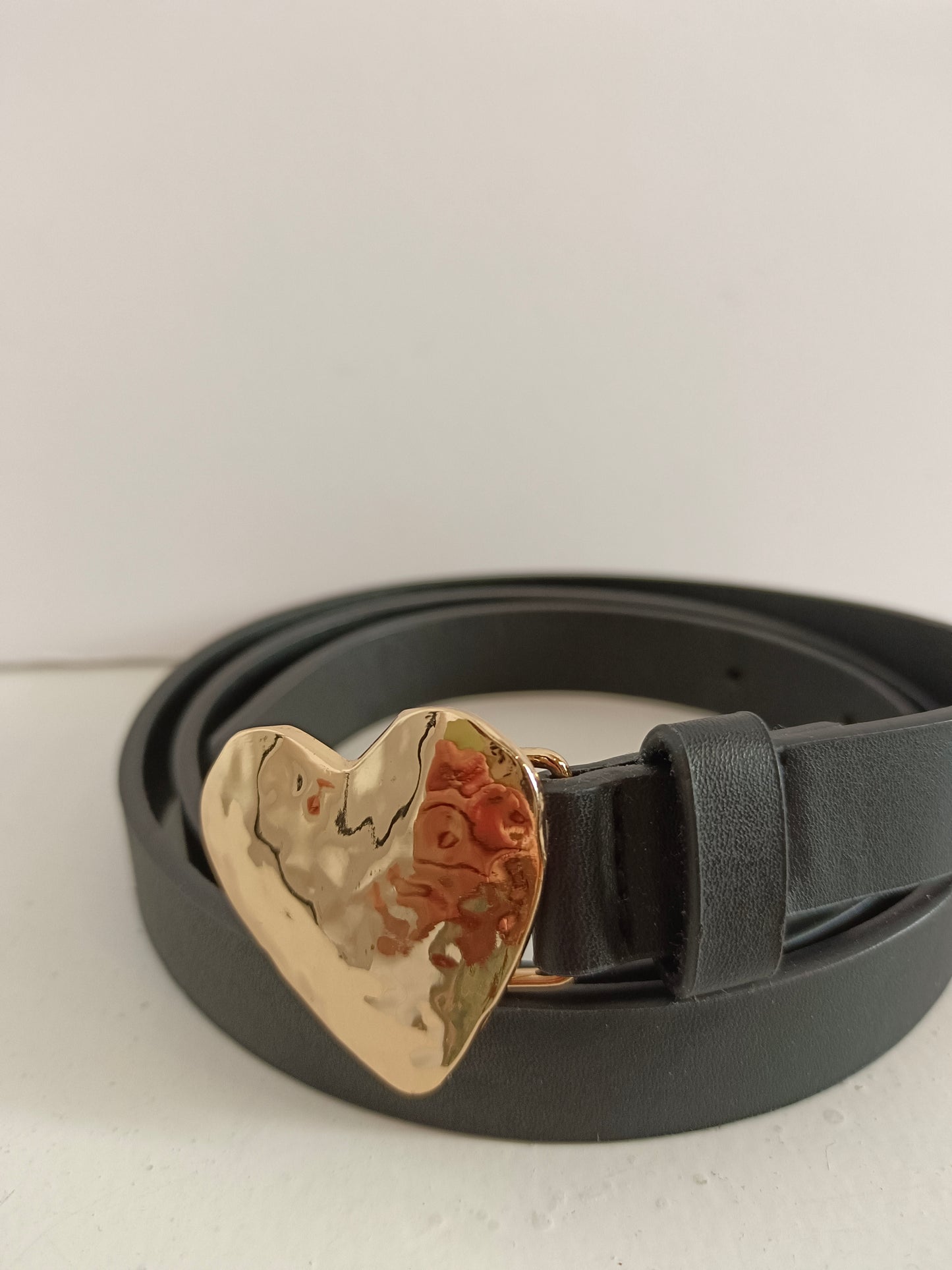 OTRAS. Cinturón hebilla corazón