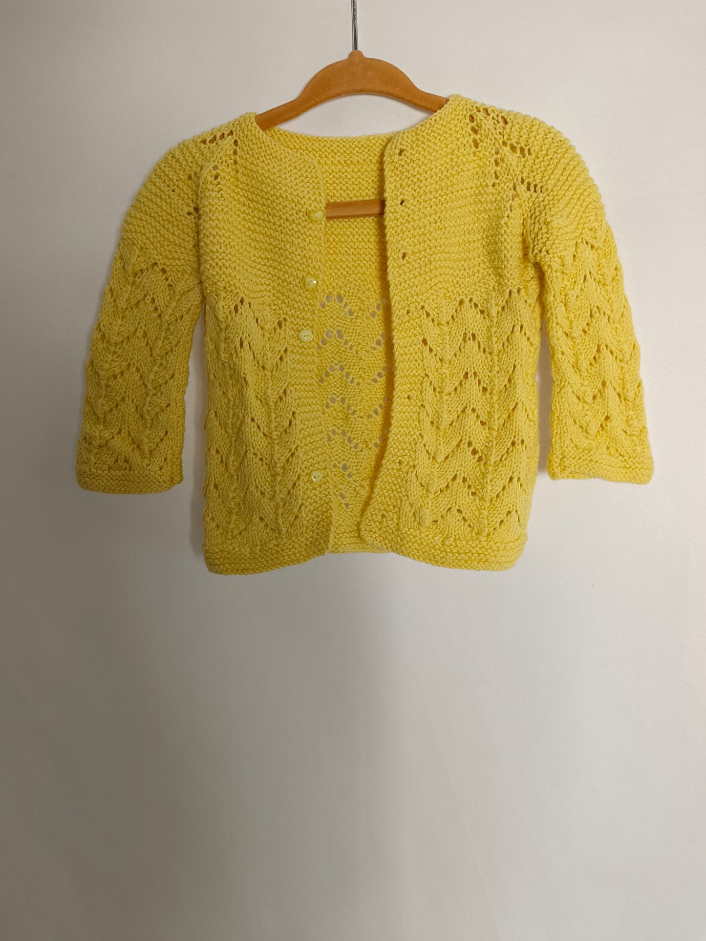OTHERS. Yellow cardigan size 9-12 months (TARA)