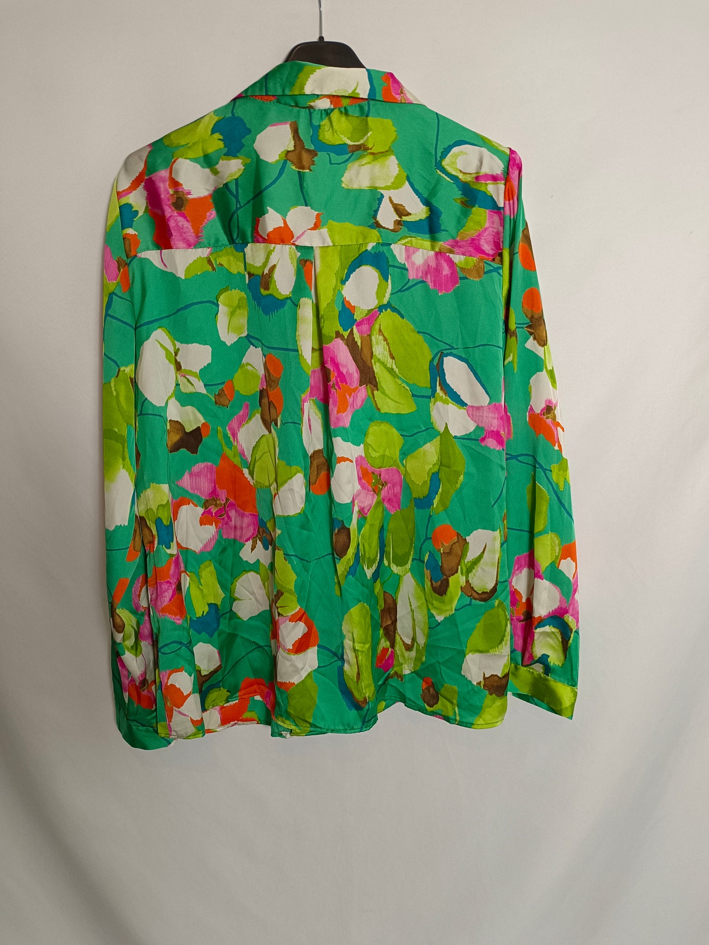 ZARA. Blusa verde flores T.xl