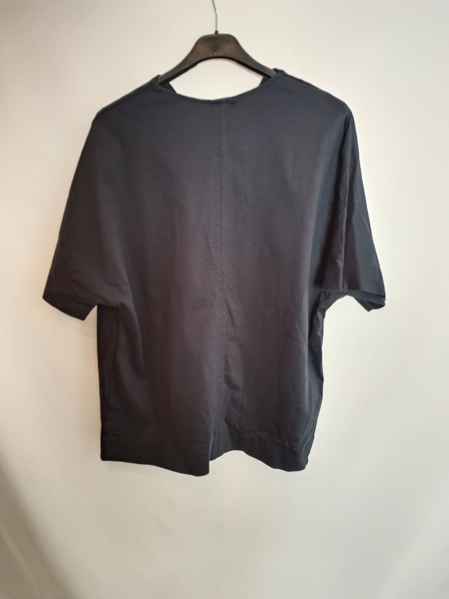 COS. Camiseta negra T.l