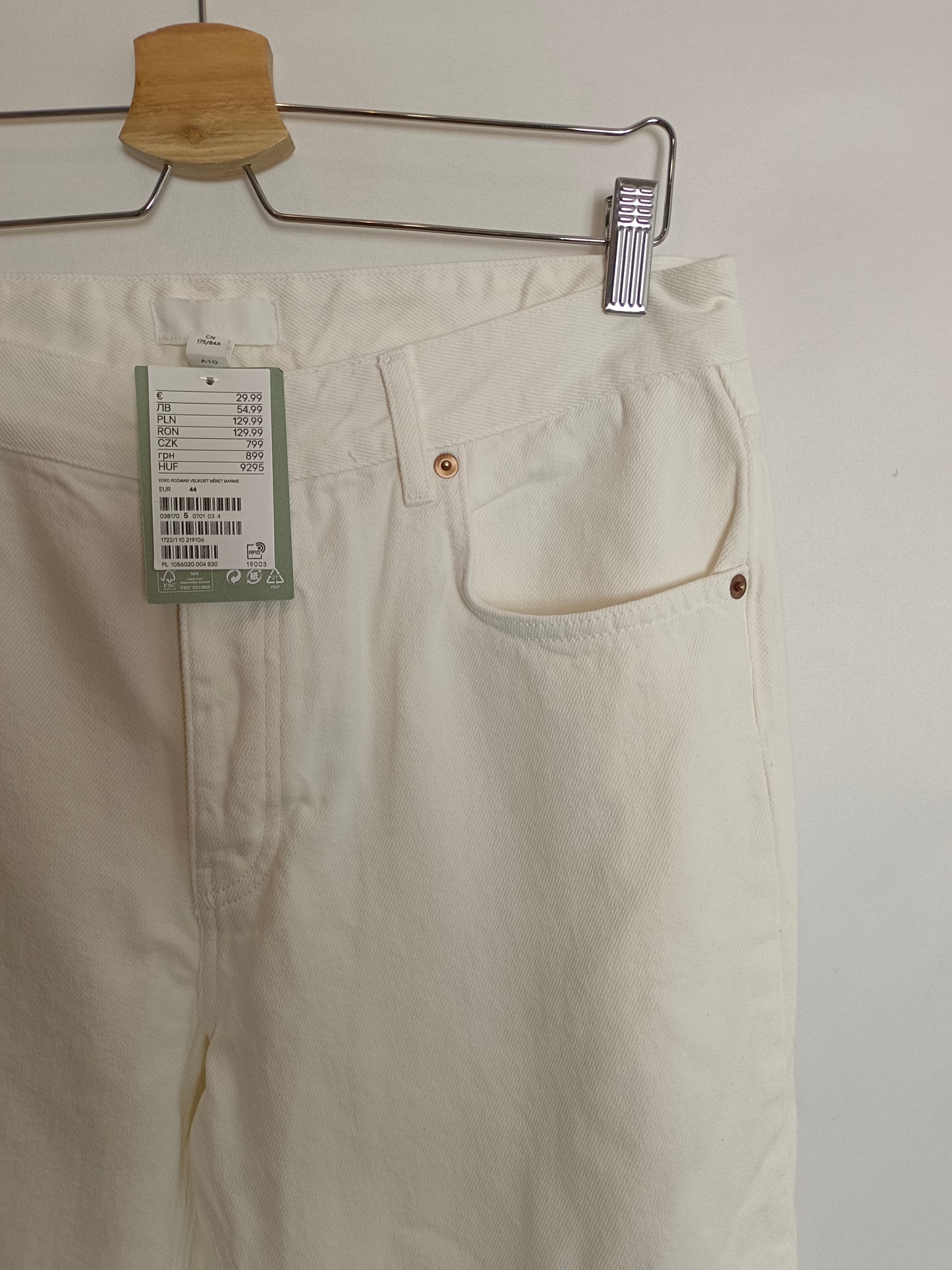 H&M. Pantalón denim blanco T.44