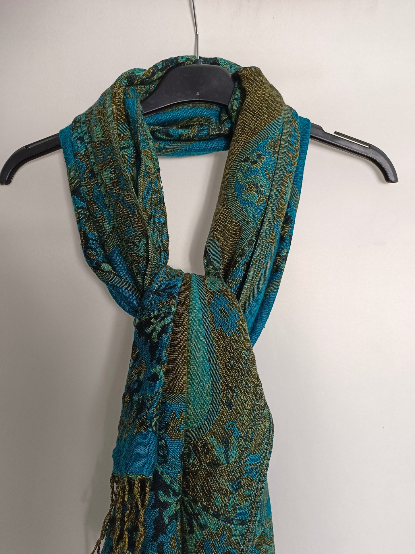 OTRAS. Pasmina azul estampado