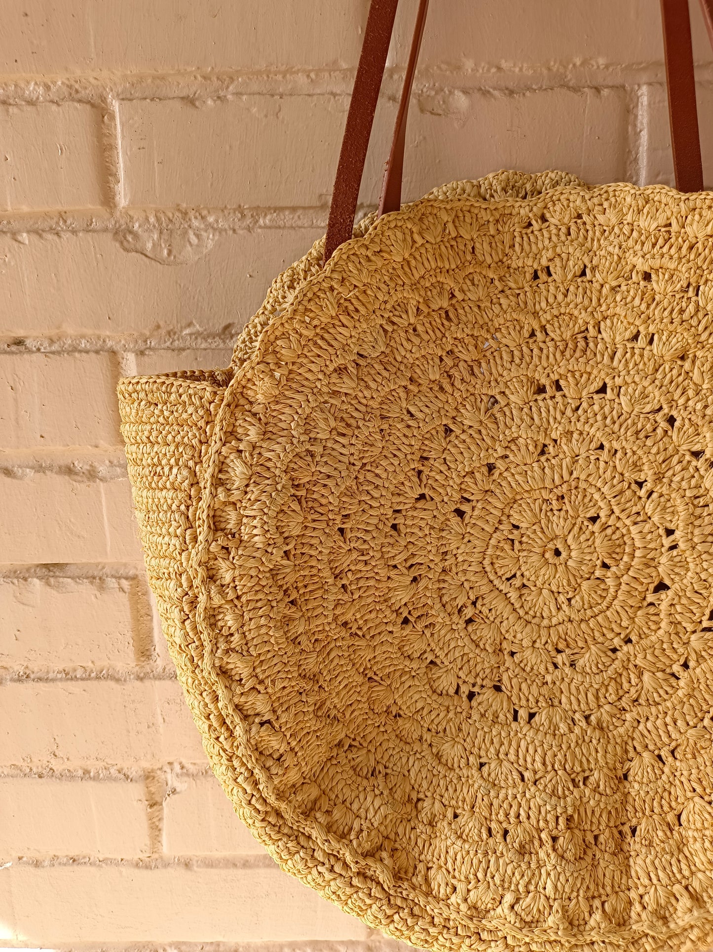 SEZANE. bolso rafia redondo