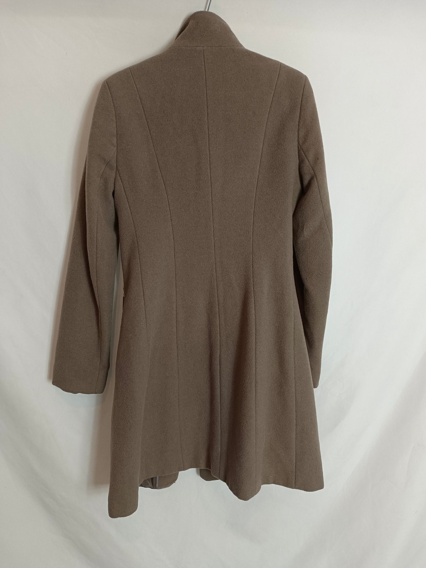 TAHARI. Abrigo marrón volante T.2(xs/s)