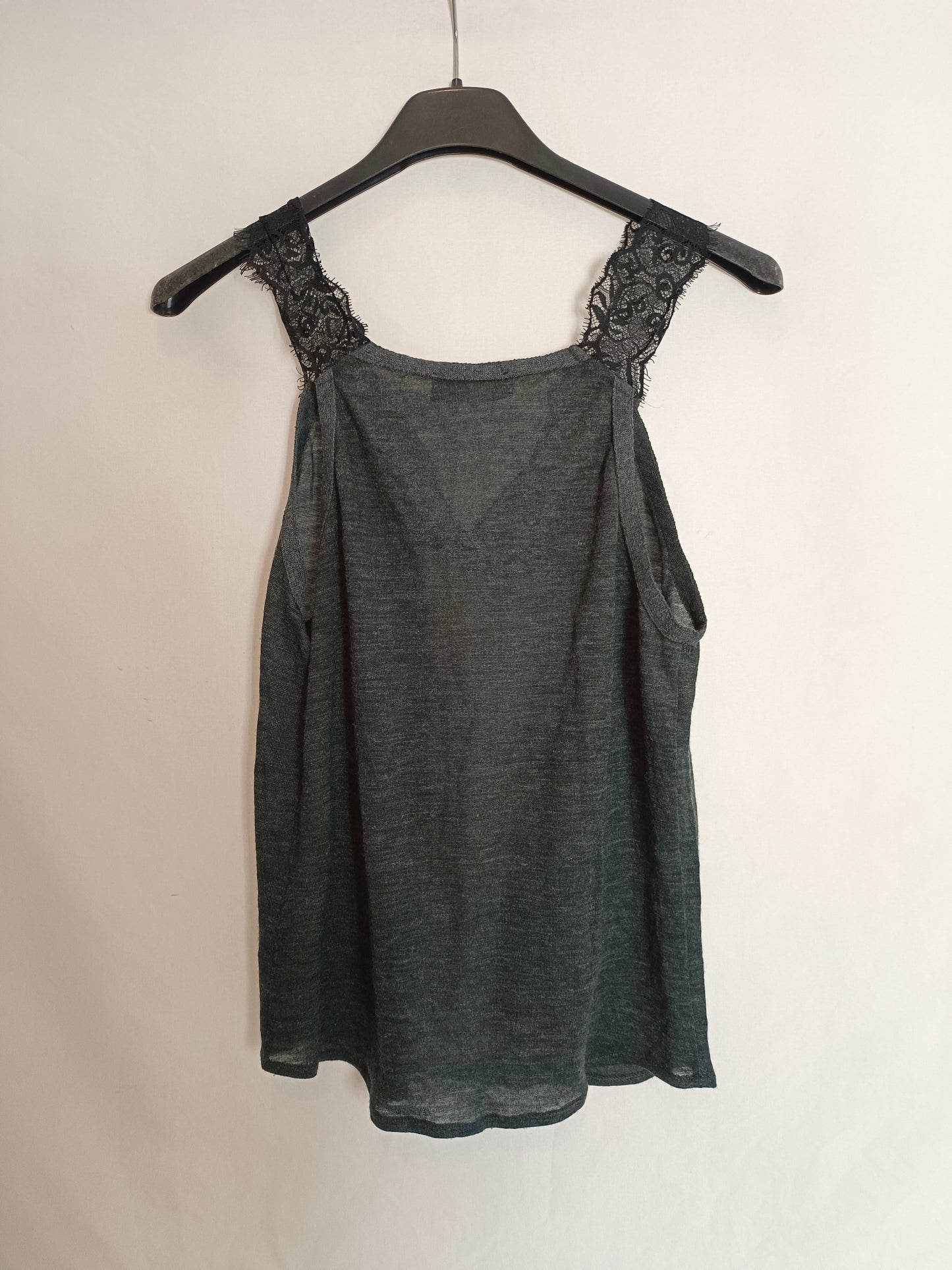 ZARA. Top gris encaje T.s