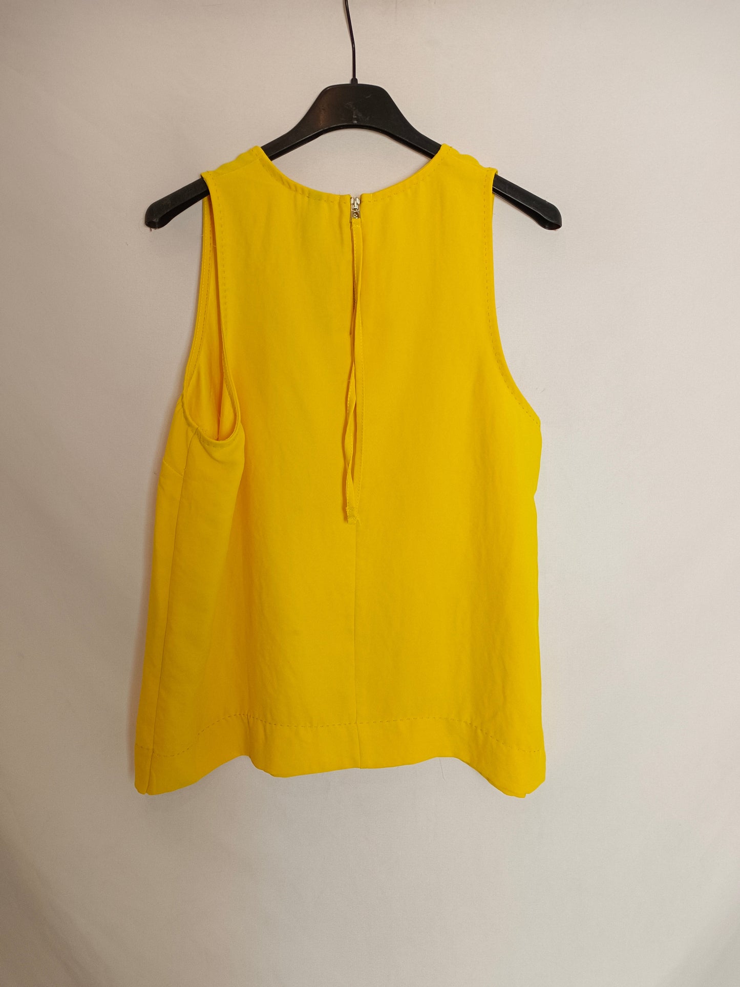 STRADIVARIUS. Top fluido amarillo T.l