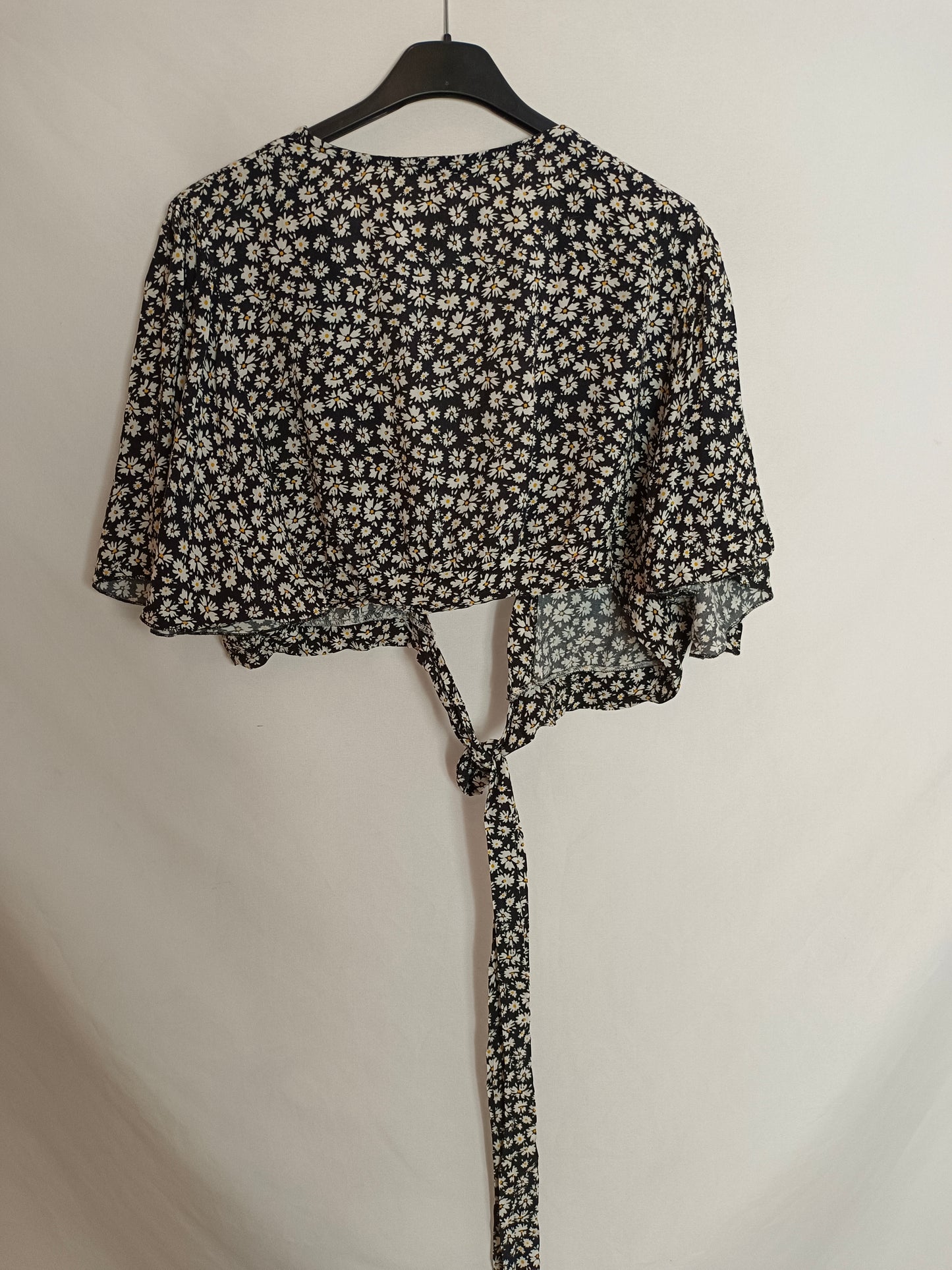 SENSE. Top negro flores Tu(s)