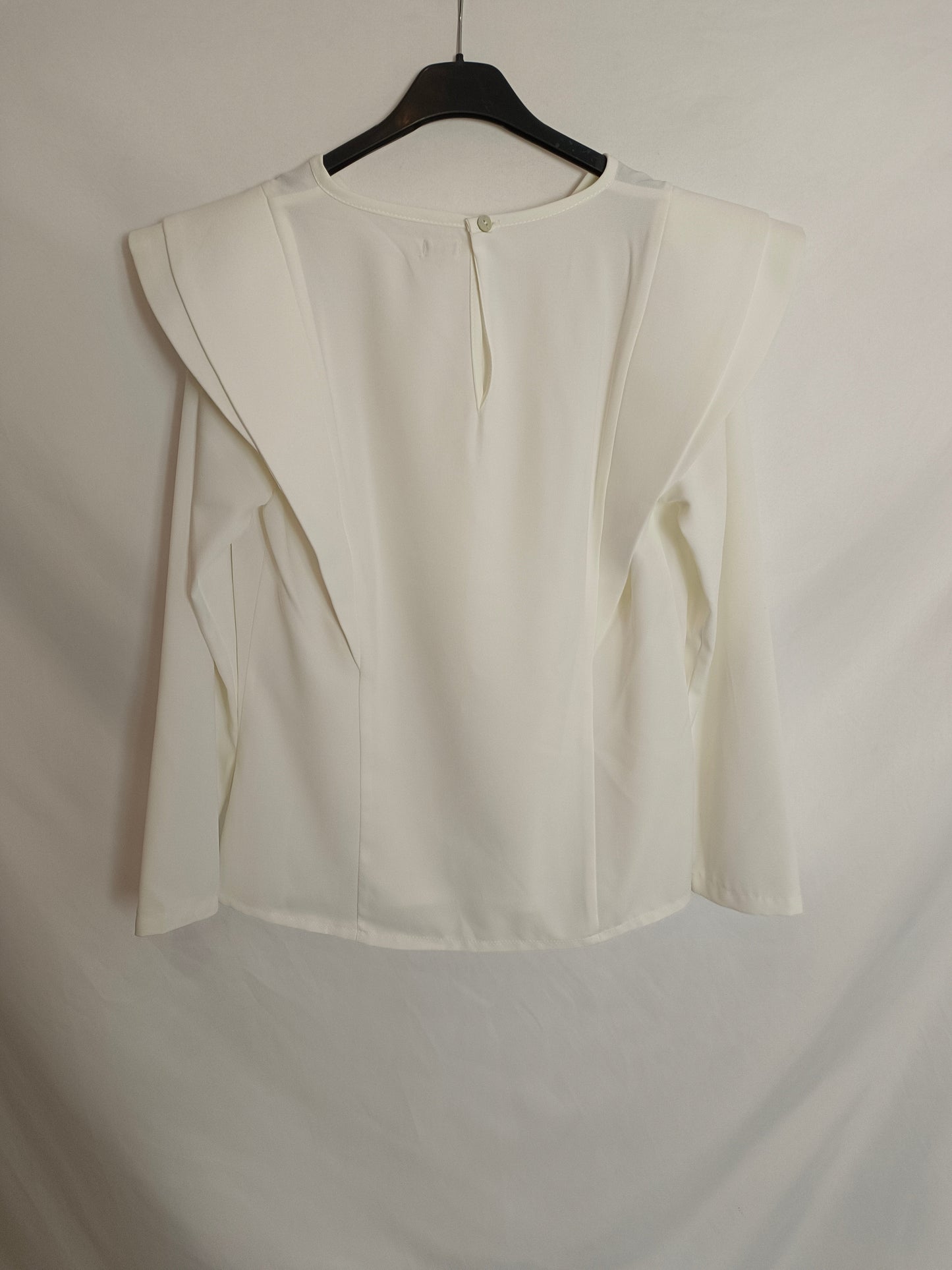 CALATEA. White blouse with shoulder pads Tm