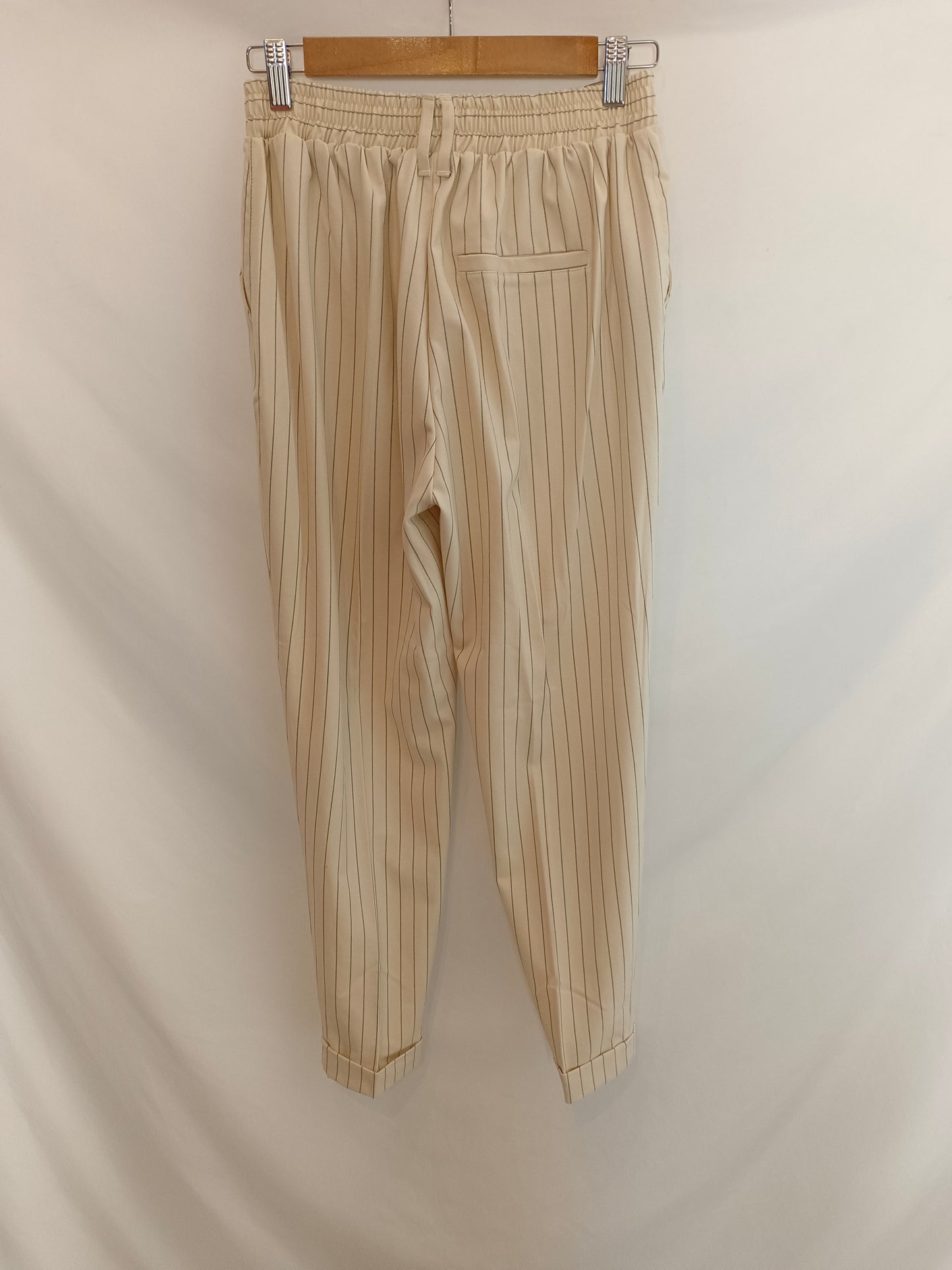 BERSHKA. Pantalón rayas fluido. T.M
