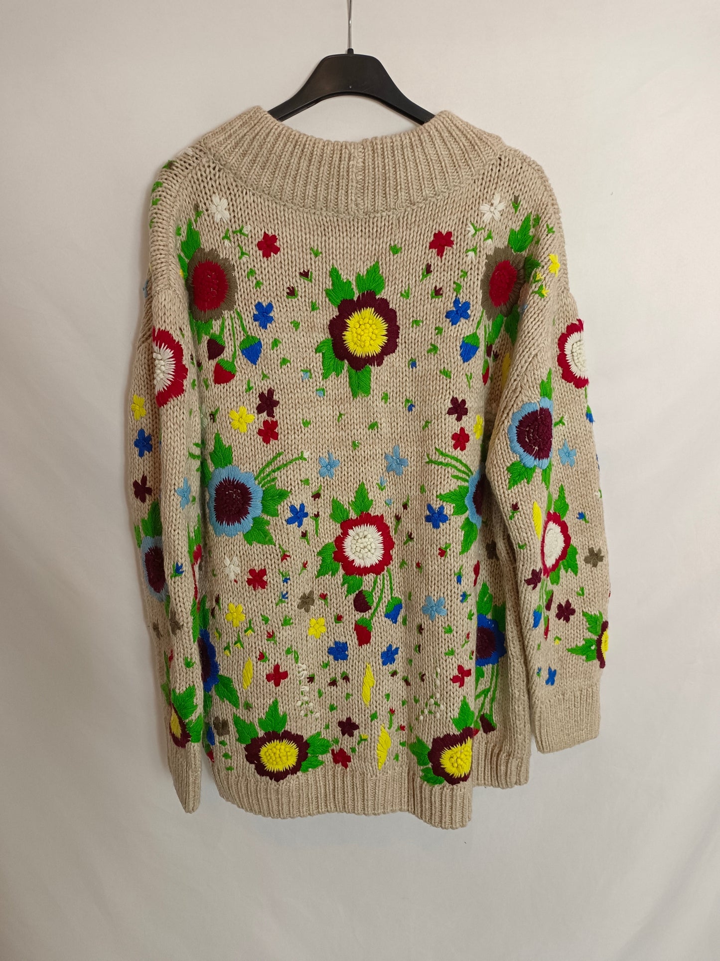 ZARA. Jersey beige bordado T.m