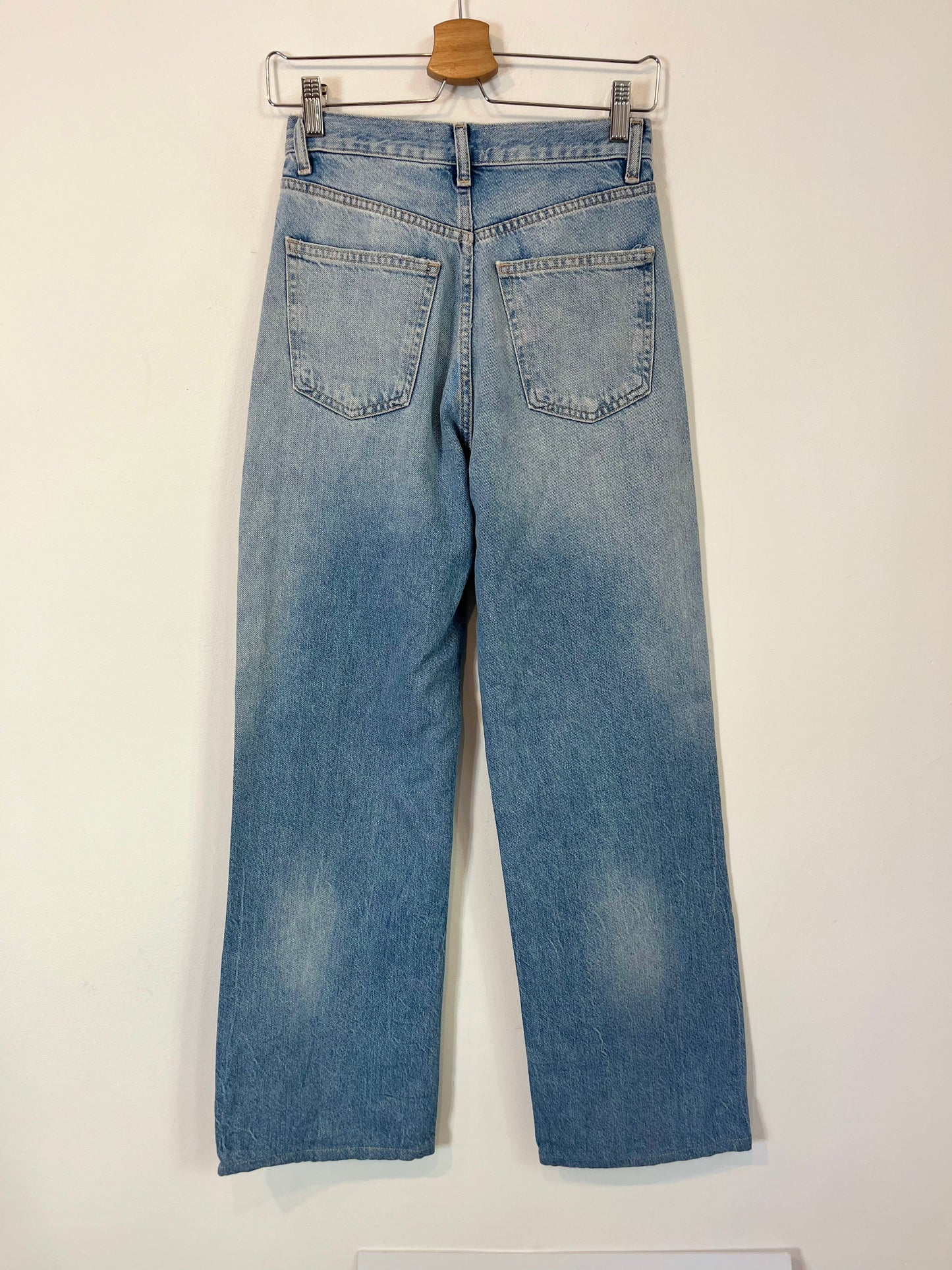 ZARA. Straight-leg denim. Size 34
