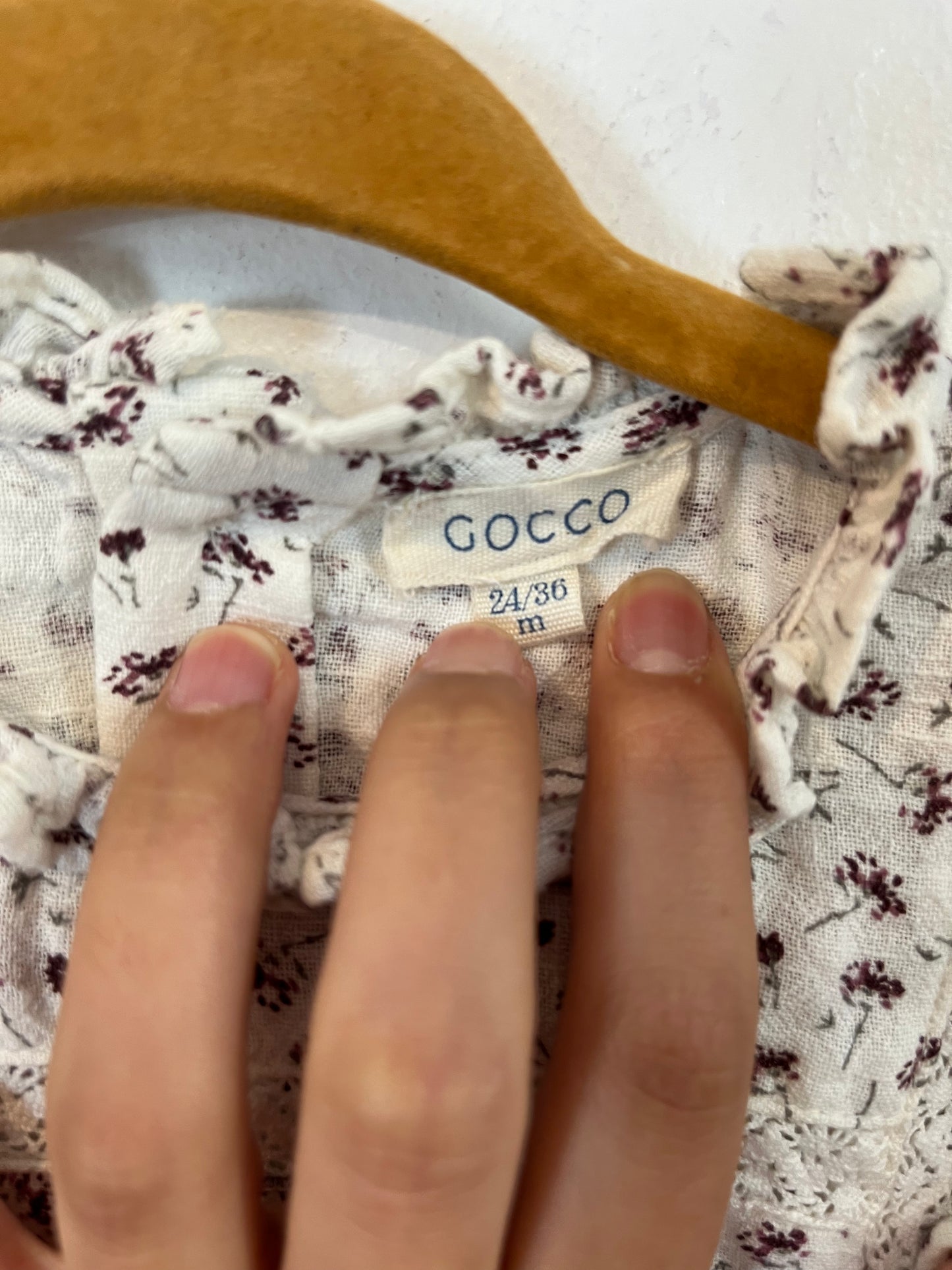 GOCCO. Blusa volantes estampado flores. T 24/36 meses