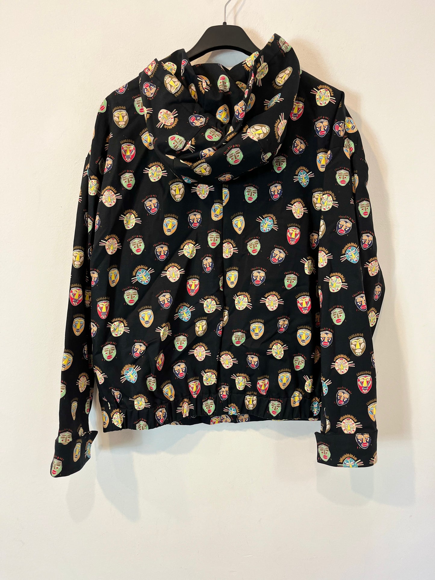 BIMBA Y LOLA. Chaqueta negra capucha caras. T S