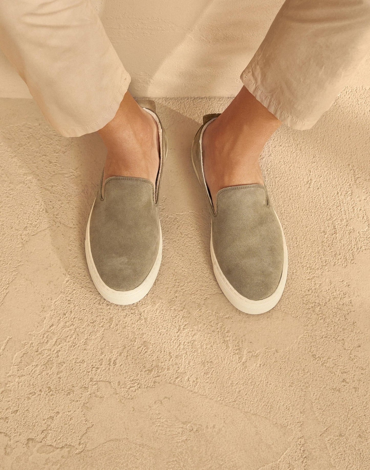 MANEBÍ. Mocasines beiges de ante T 40