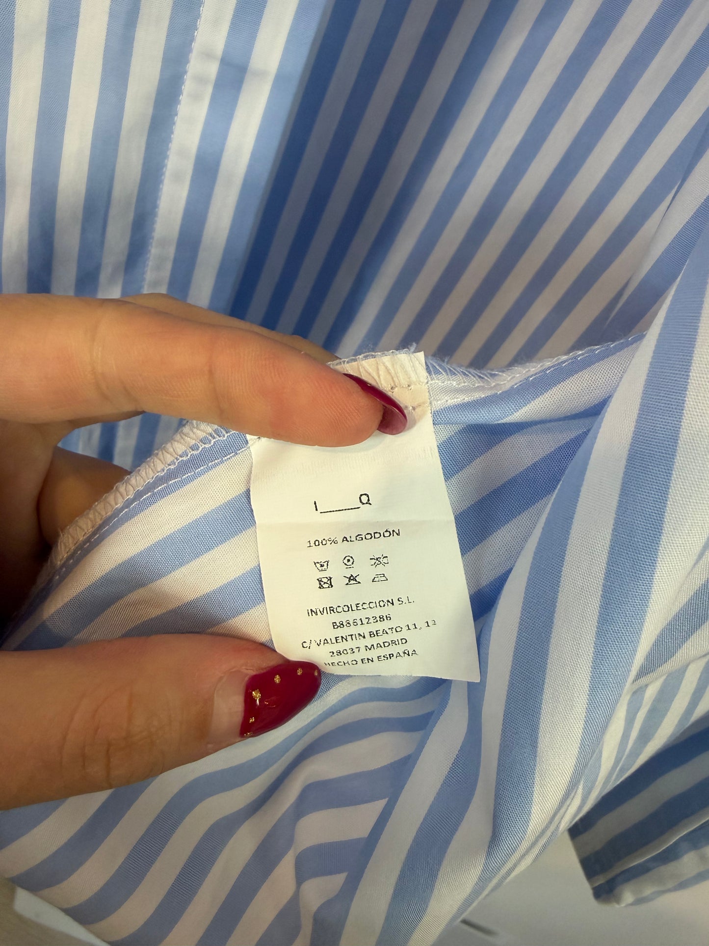 IQ COLLECTION. Camisa de rallas azules y blancas detalle solapas