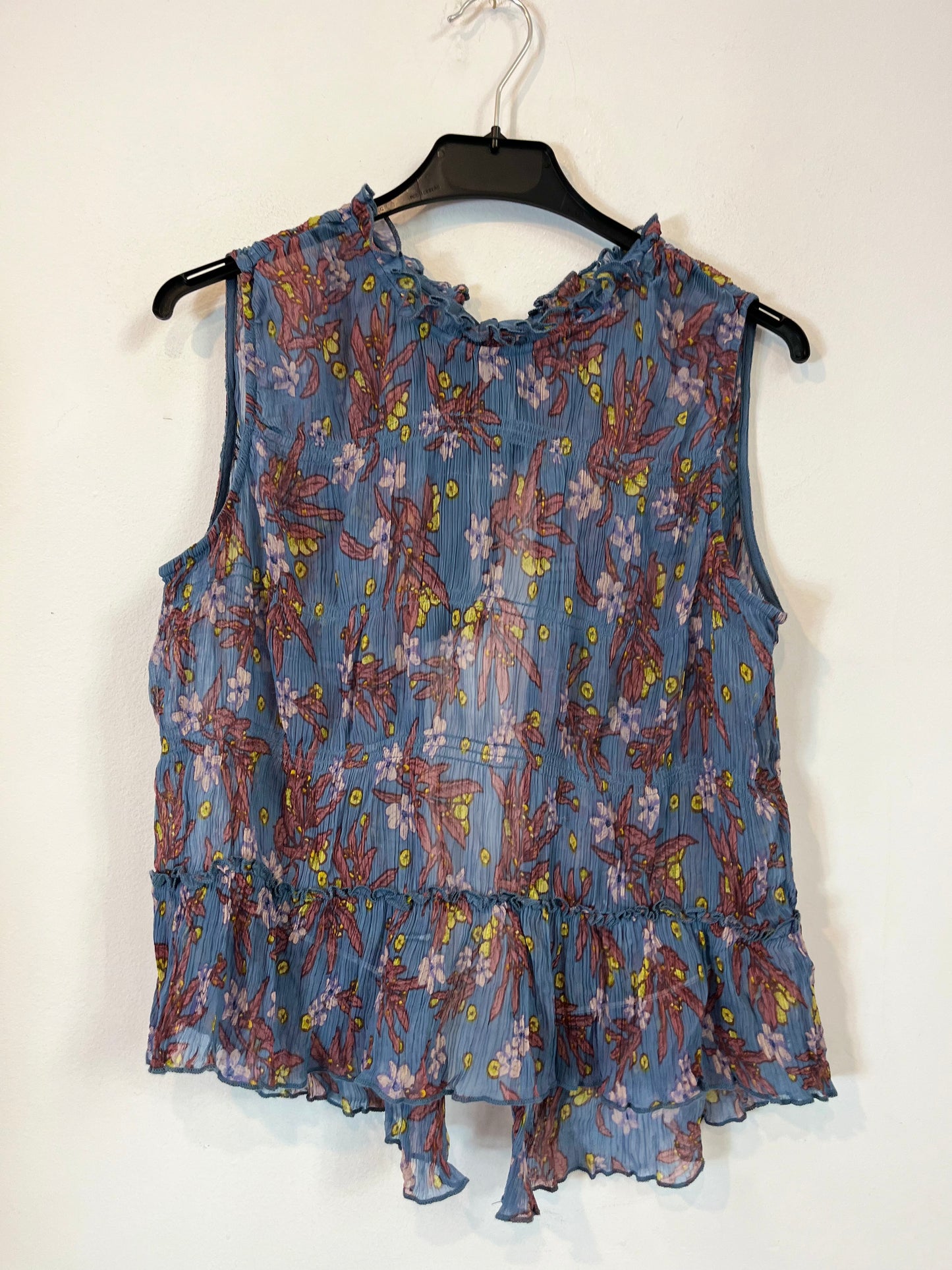 OTHERS. Flowy back top. (S)