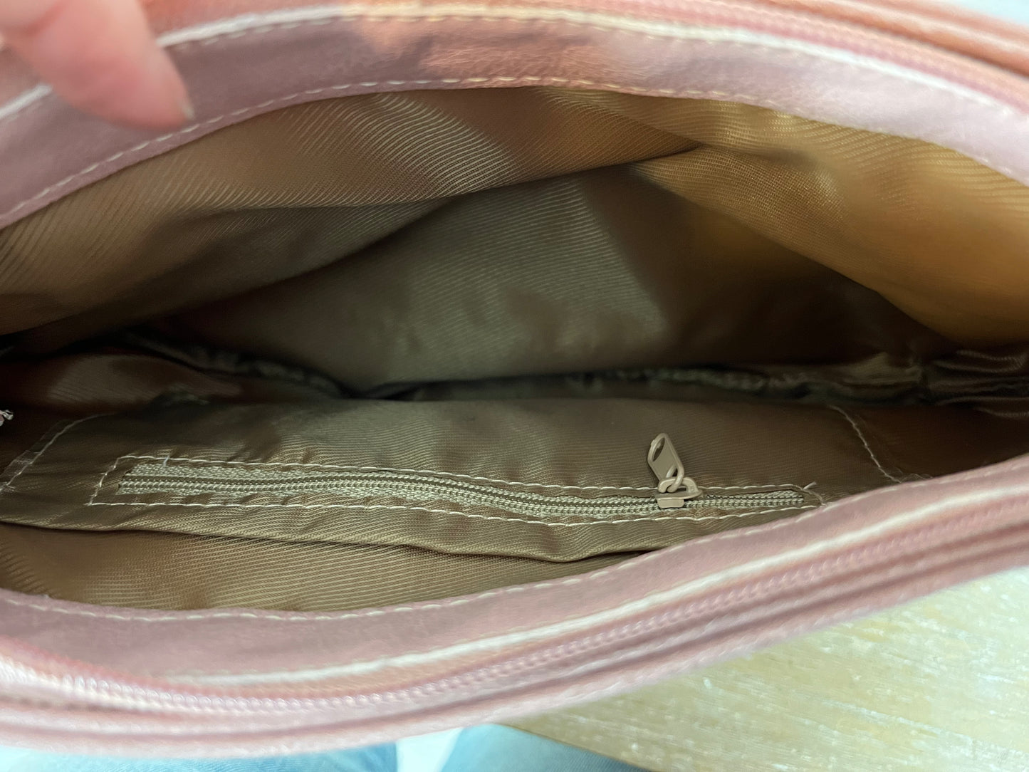 ACCENT. Medium light pink bag.