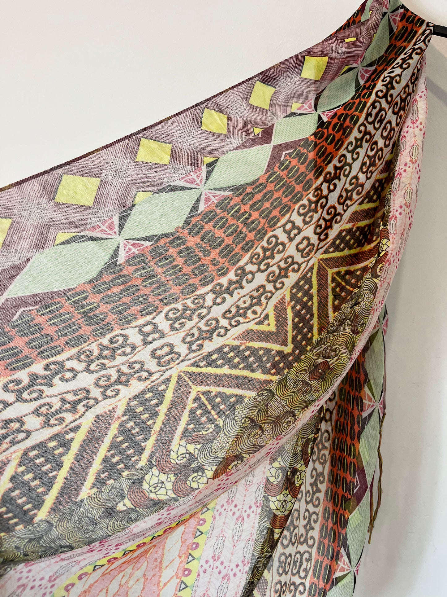 STRADIVARIUS. Ethnic fringed scarf