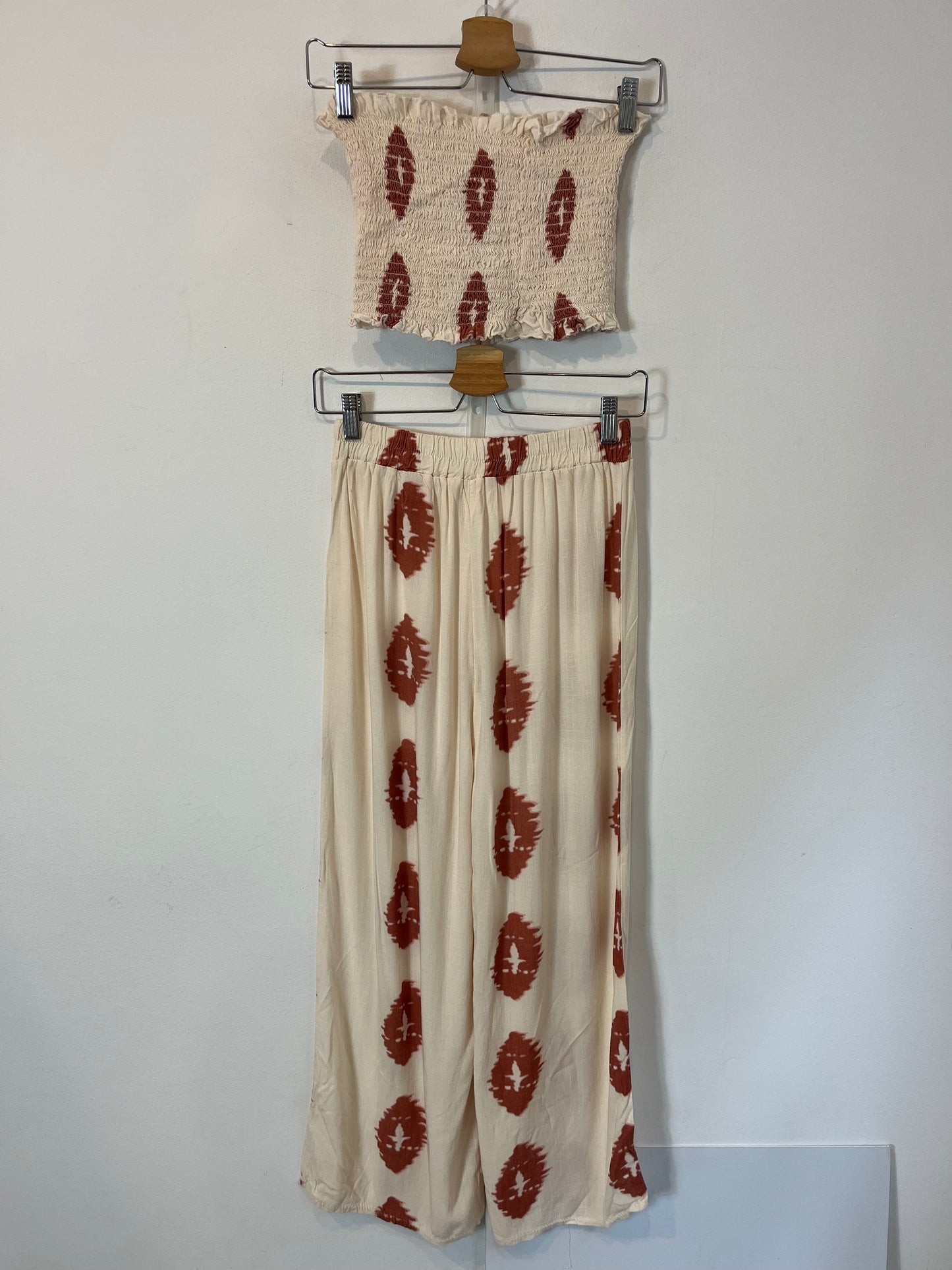 OTRAS. Total look top pantalón. T. S/M