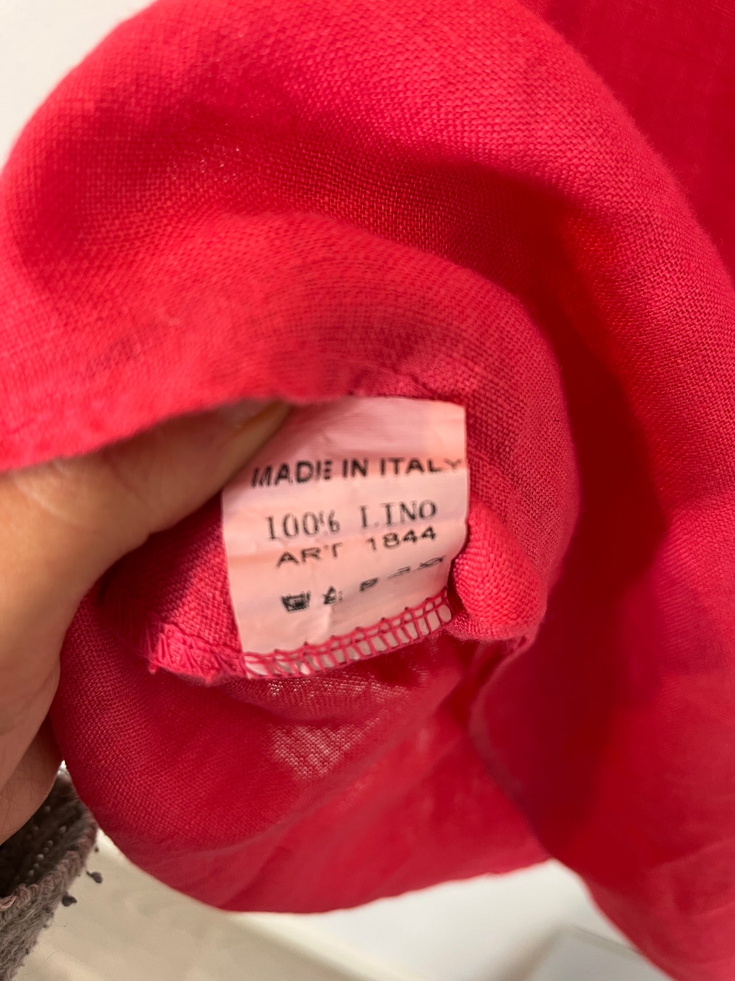 OTRAS. Blusa lino roja detalle escote. T L