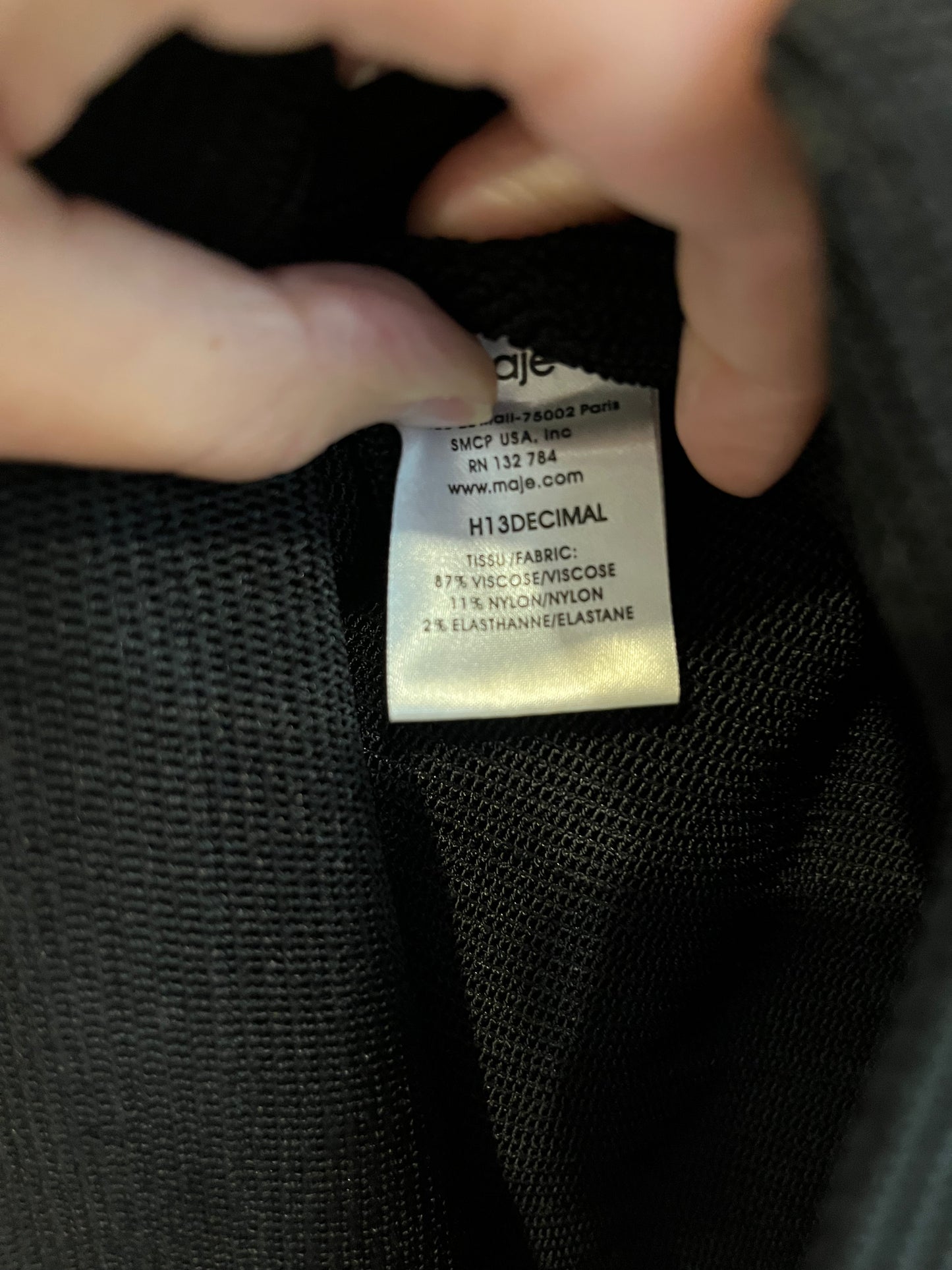 MAJE. Falda negra elástica cremallera. T 38