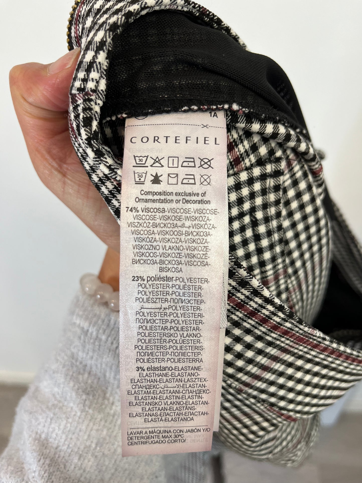 CORTEFIEL. Pantalón elástico cuadros mini. T 42