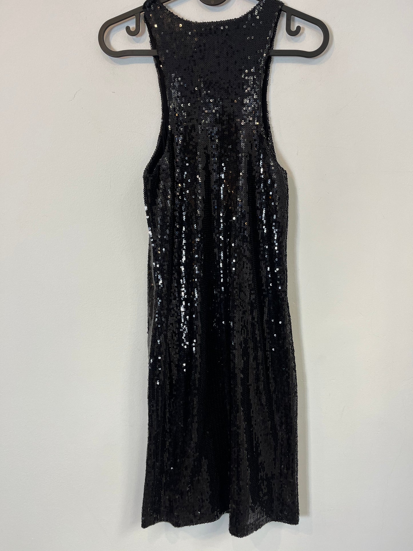 BERSHKA. Vestido corto lentejuelas cuello halter. T M