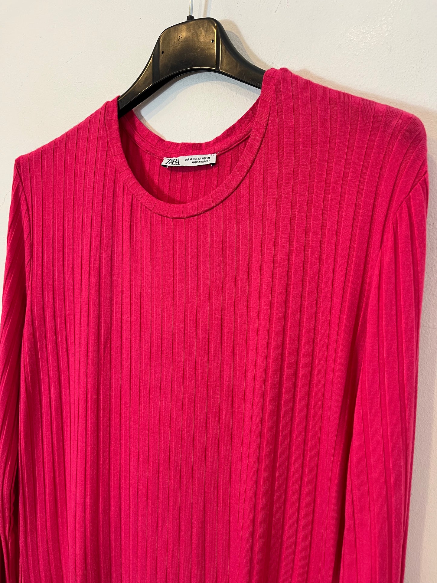 ZARA. Long fuchsia ribbed dress. TM