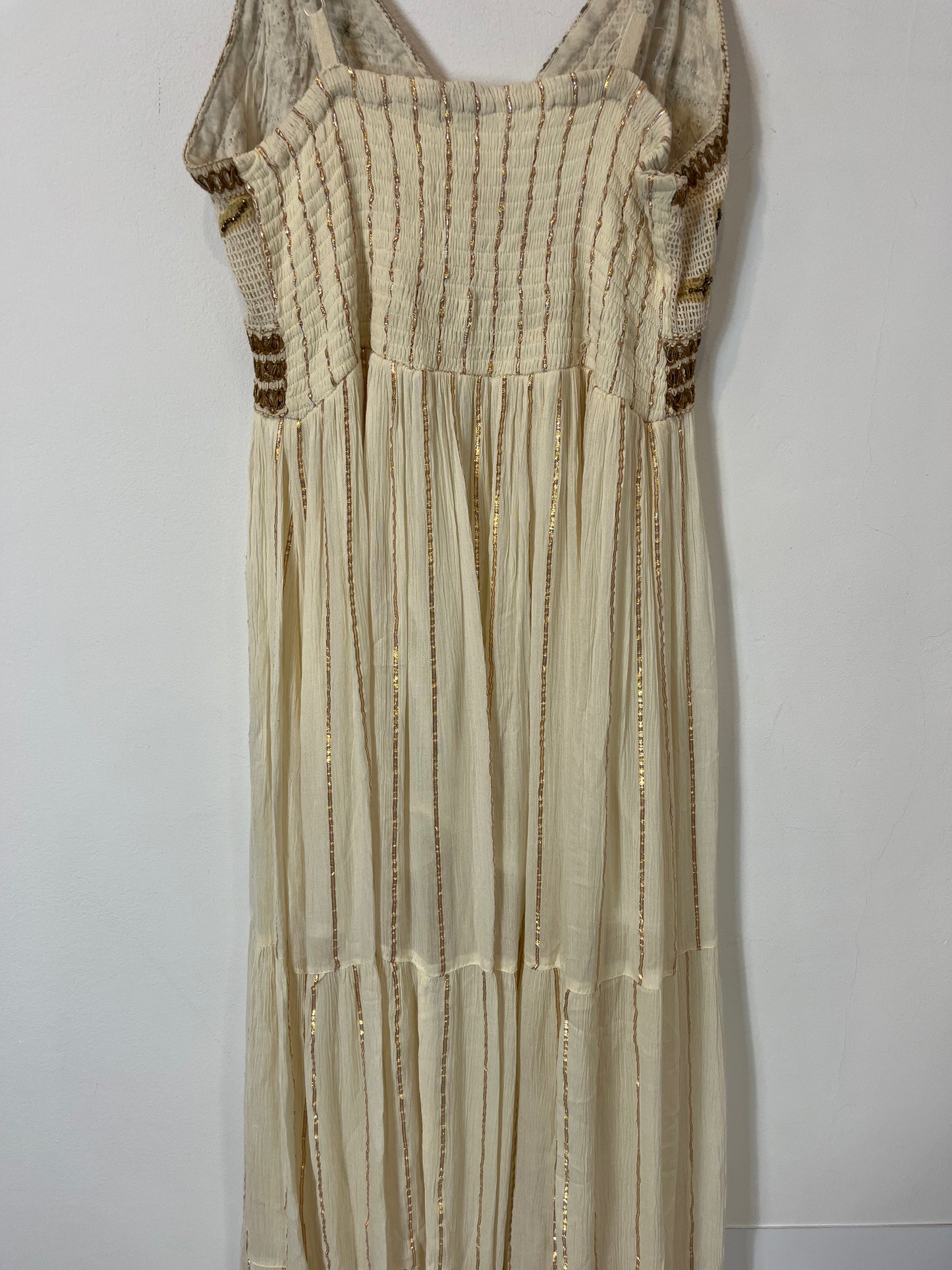 MADAM. Vestido largo beige detalles. T M