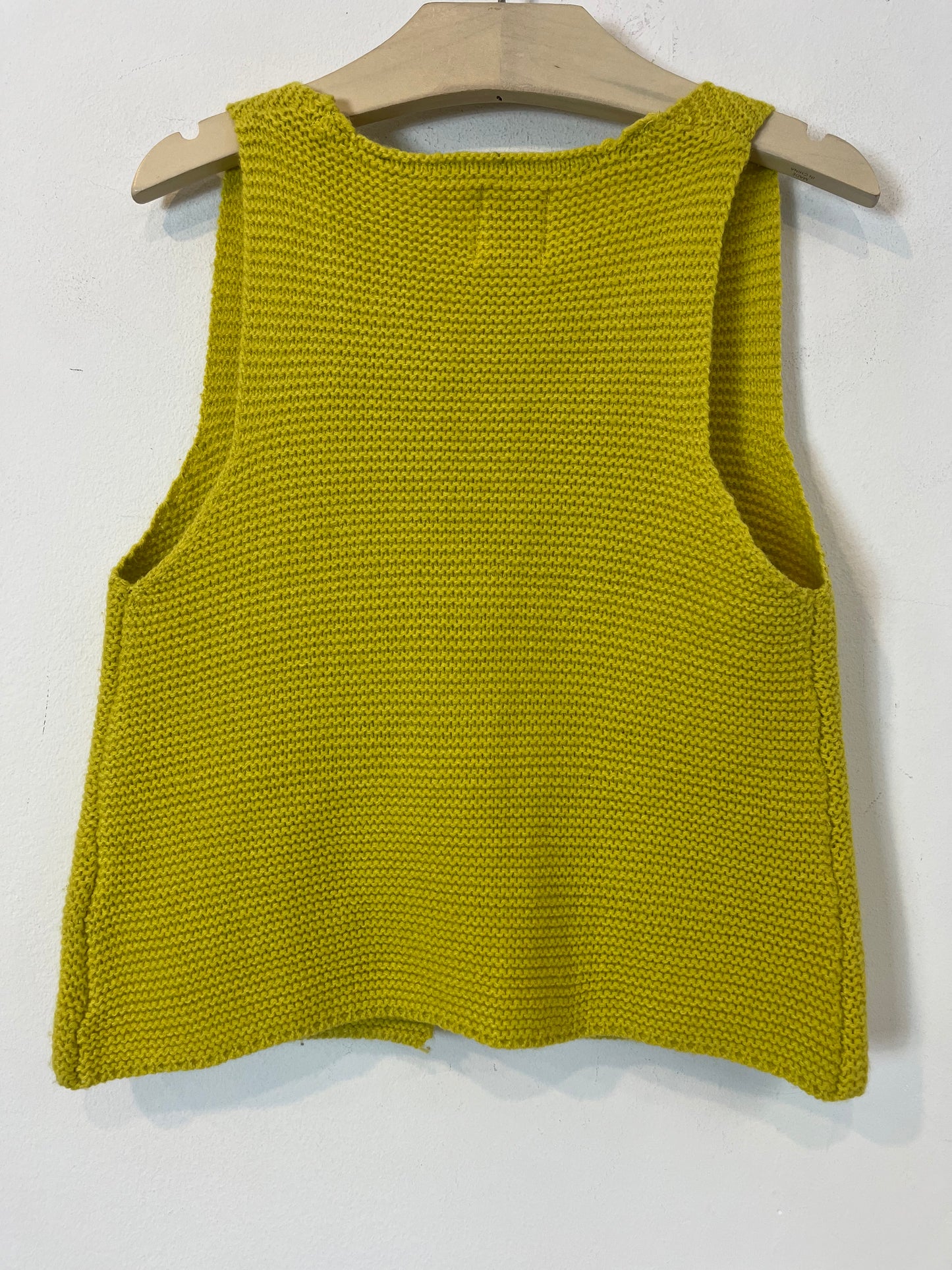 GOCCO. Chaleco punto mostaza. T 4-5 años