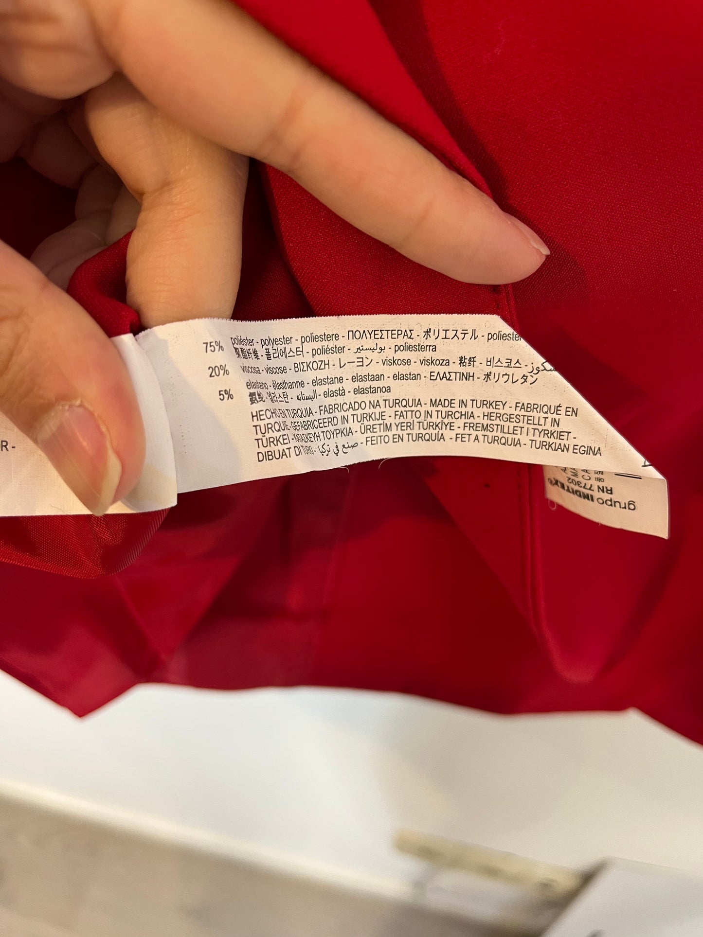 ZARA. Chaleco rojo botones dorados. T M