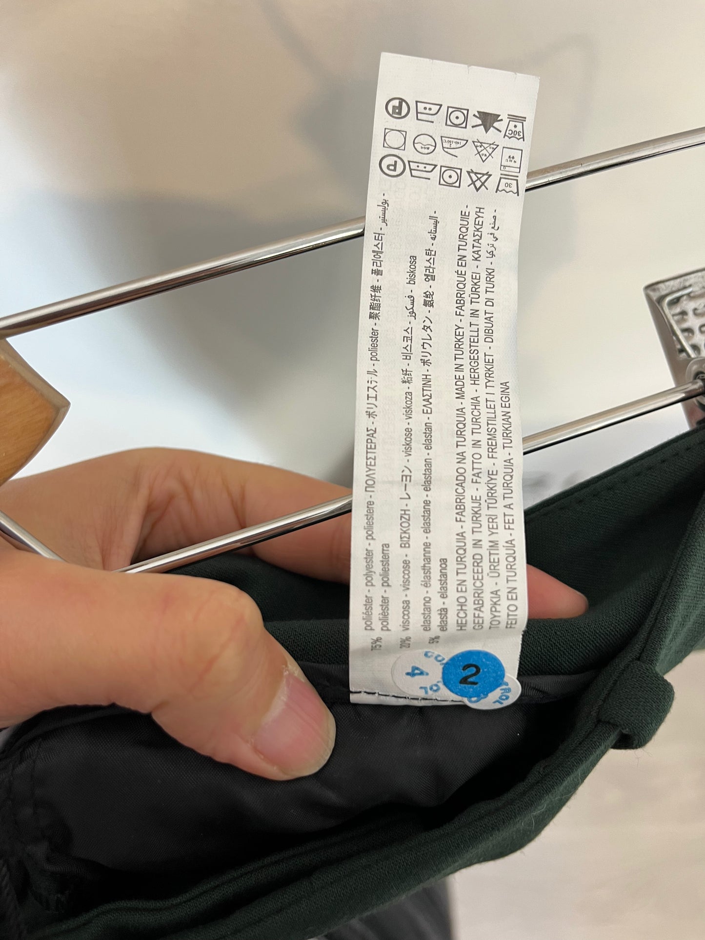 ZARA. Pantalón verde de vestir. T M