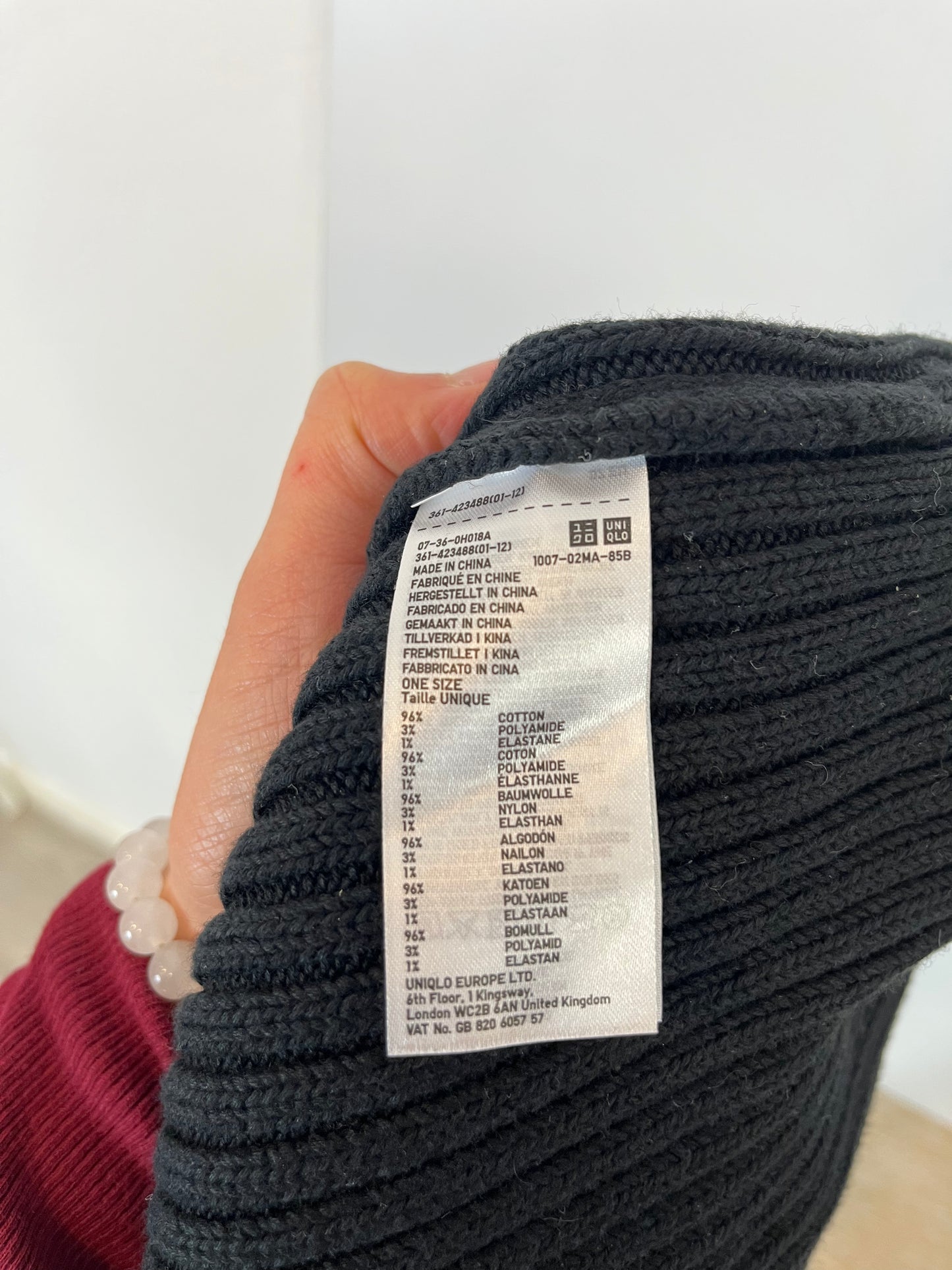 UNIQLO. Gorro negro canalé. T U
