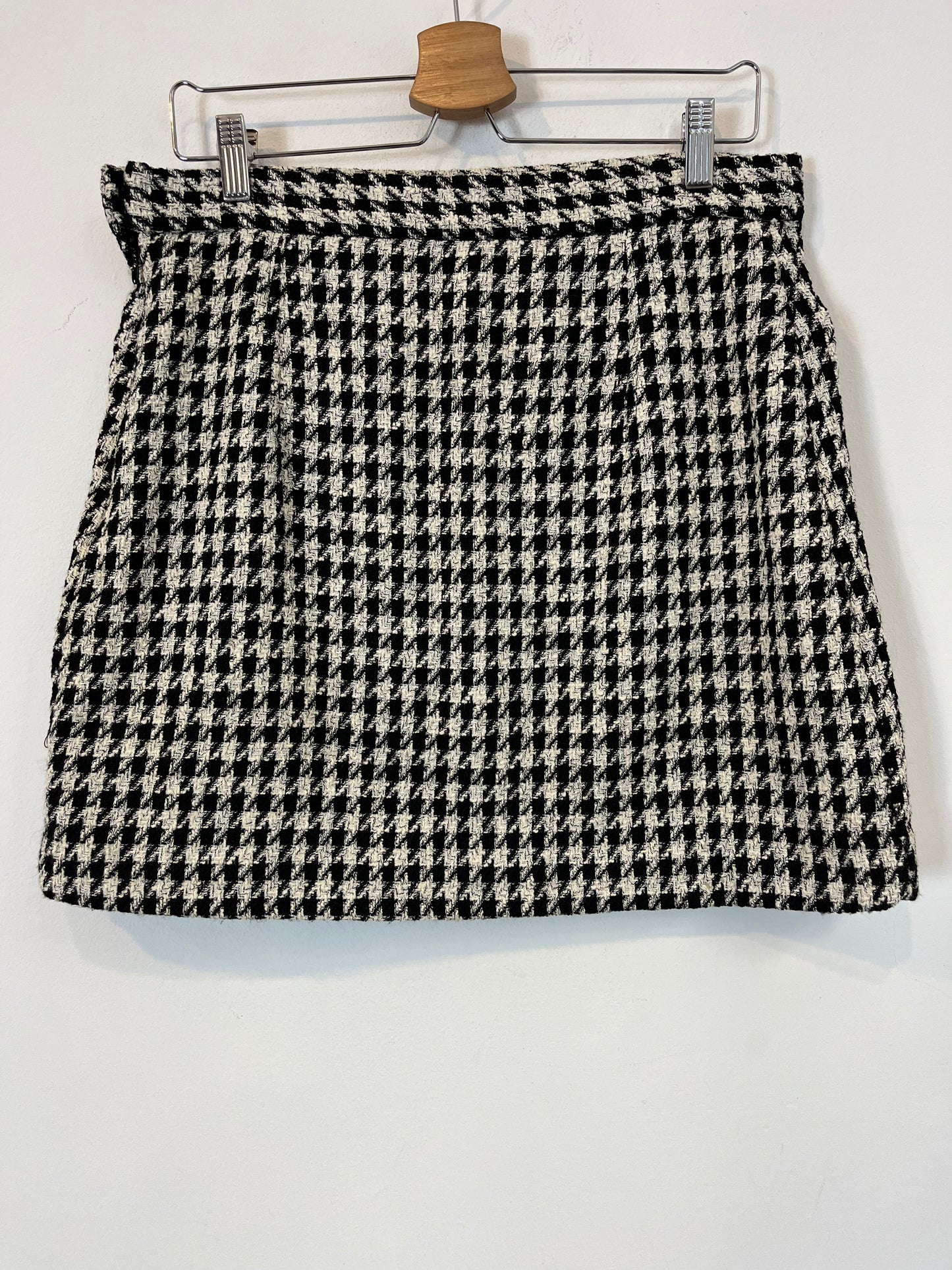 OTRAS. Falda tweed pata de gallo. T 40