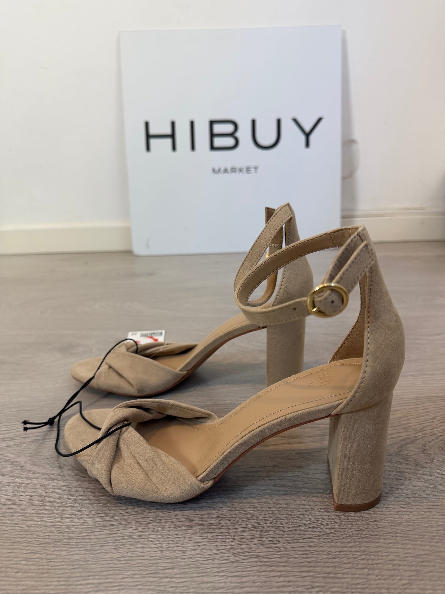 H&M. Sandalias de tacón de ante