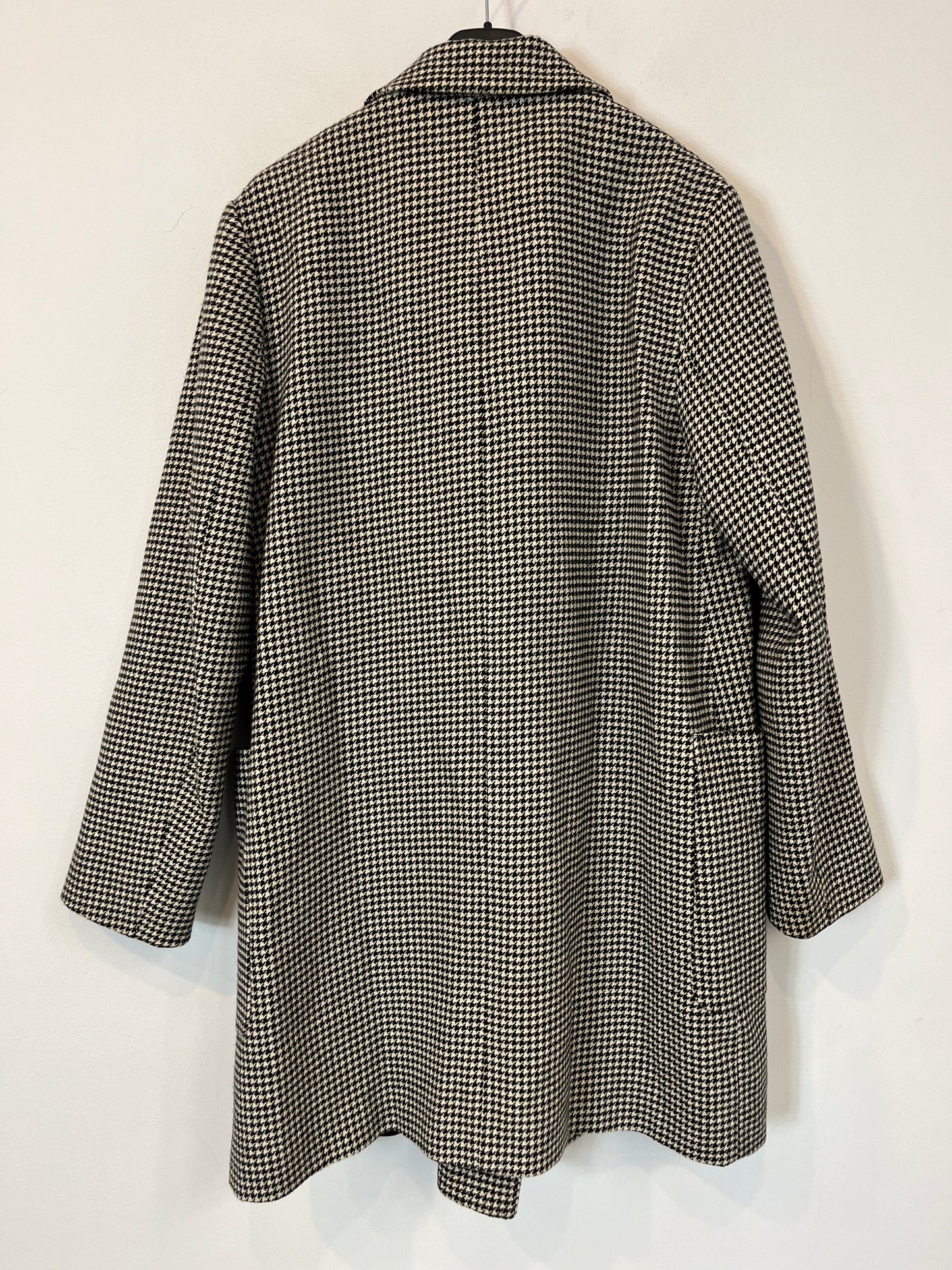 ZARA. Abrigo pata de gallo blanco y negro. T S