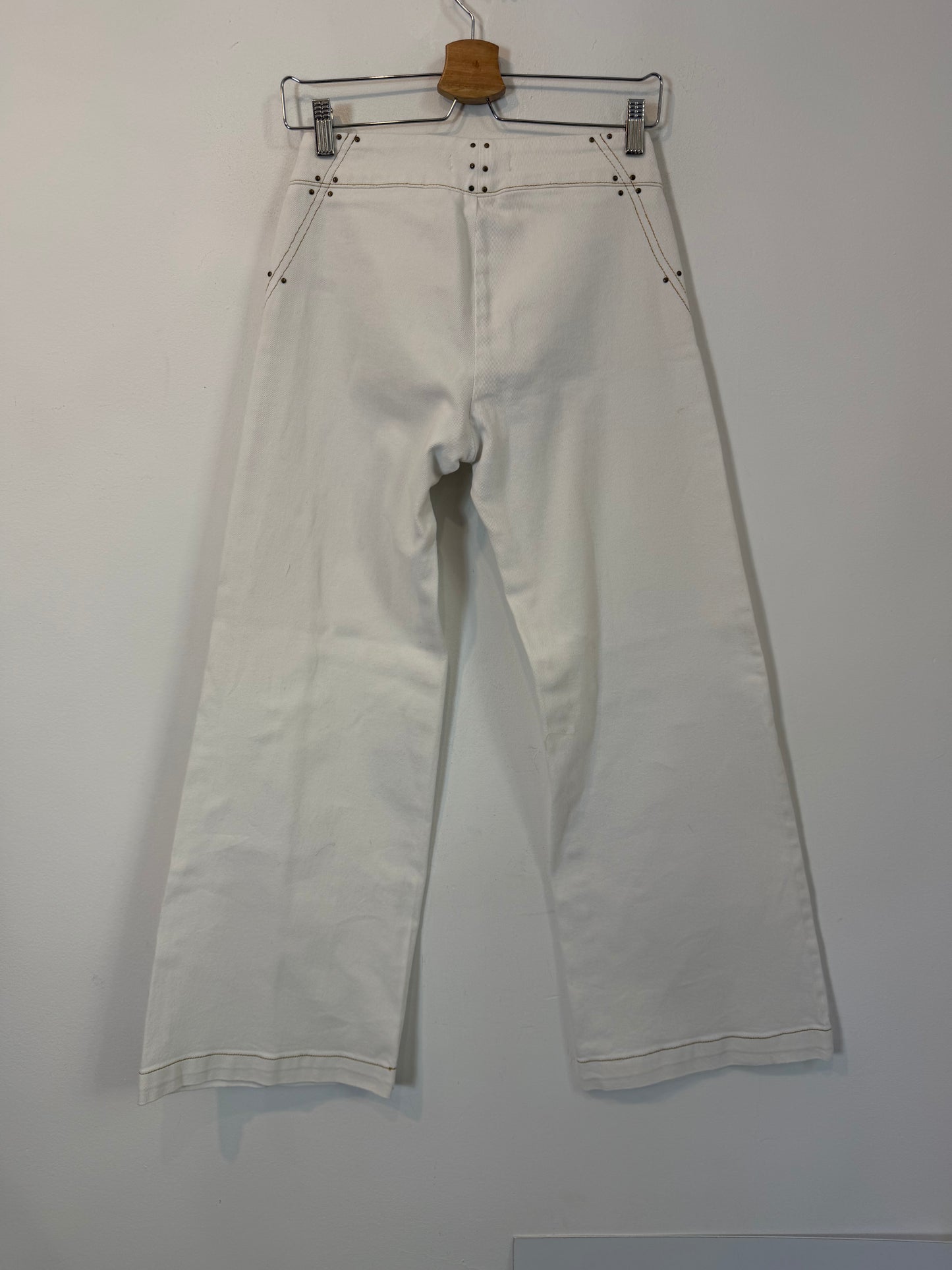NÍCOLI. Denim blanco detalle costuras