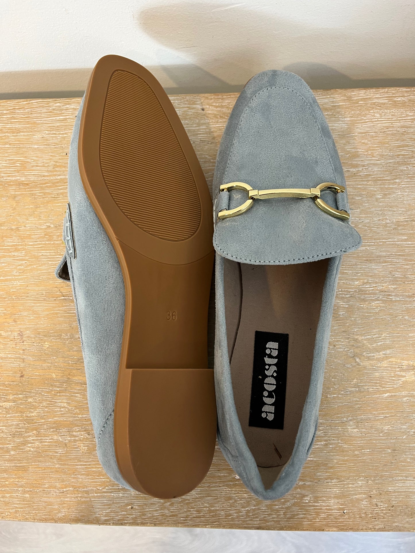 ACOSTA. Mocasín efecto piel azul claro. T 36