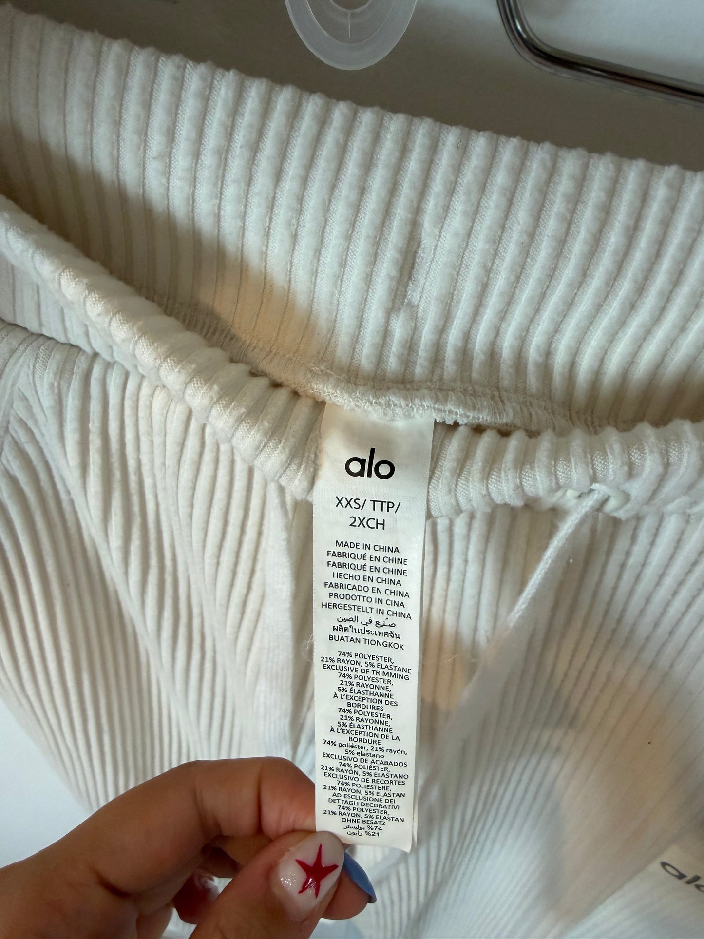 ALO. Conjunto blanco roto jersey y pantalón largo. T XXS y XS