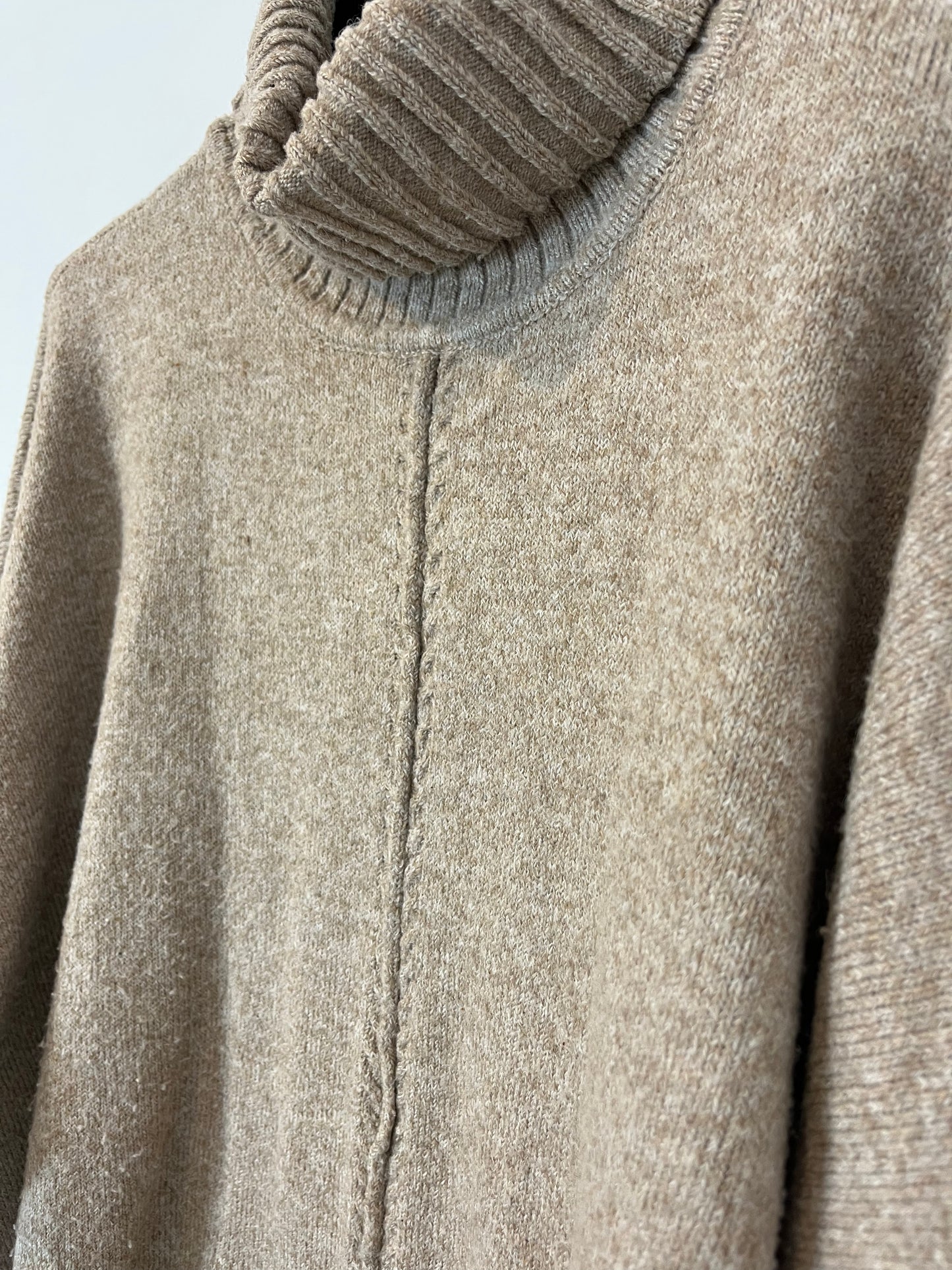 NOISY MAY. Beige turtleneck sweater. T.M.