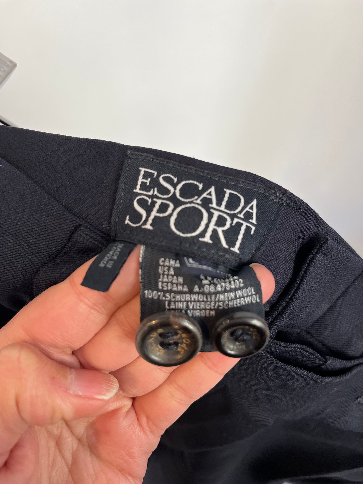 ESCADA SPORT. Blue pleated trousers. Size 40